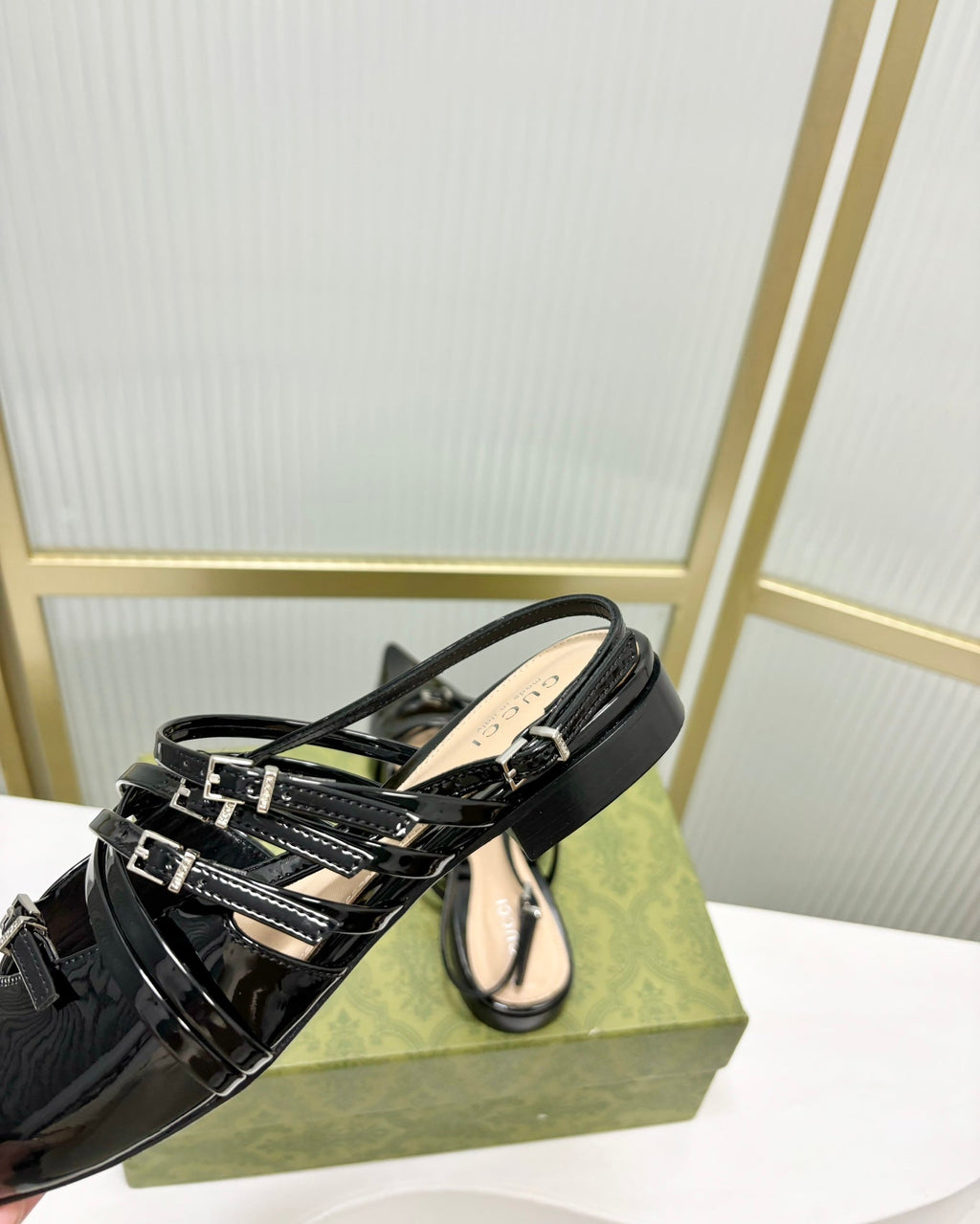 GUCCI STRAPPY FLAT SLINGBACK IN BLACK GLOSSY CALFSKIN