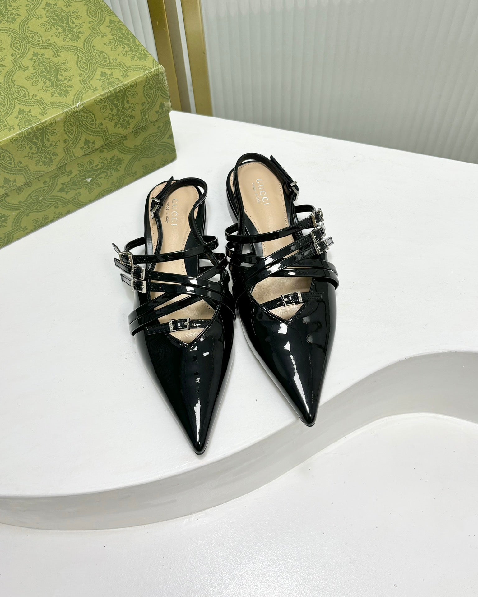 GUCCI STRAPPY FLAT SLINGBACK IN BLACK GLOSSY CALFSKIN