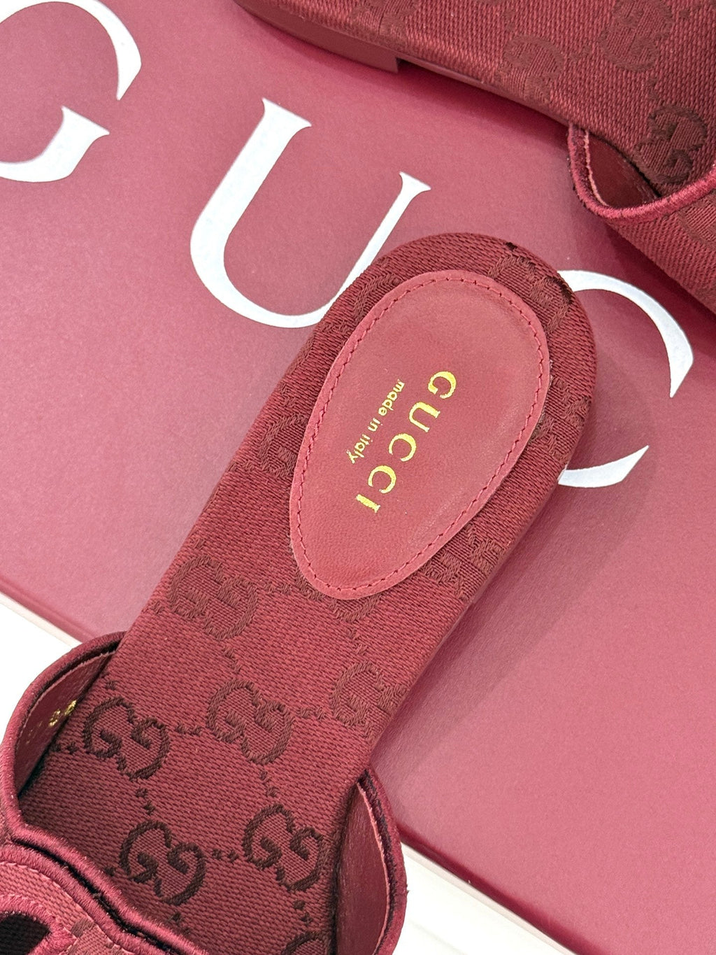 GUCCI SLIDE SANDALS IN RED FABRIC EMBOSSED LOGO STYLE 4