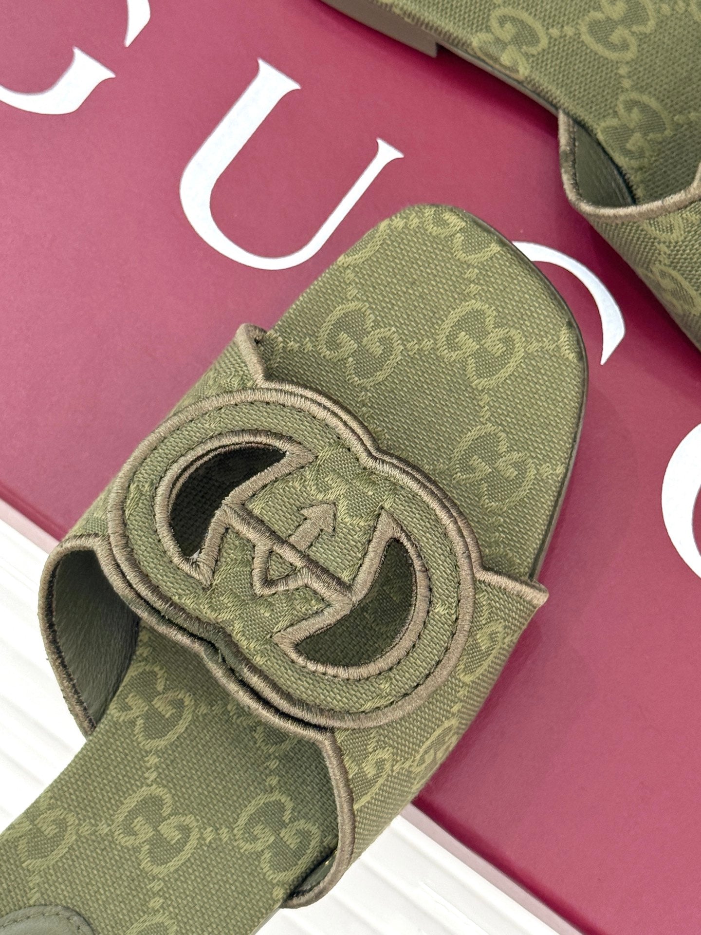 GUCCI SLIDE SANDALS IN MOSS GREEN FABRIC EMBOSSED LOGO STYLE 2