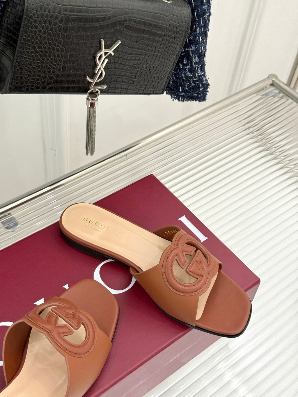 GUCCI SLIDE SANDALS IN BROWN CALFSKIN