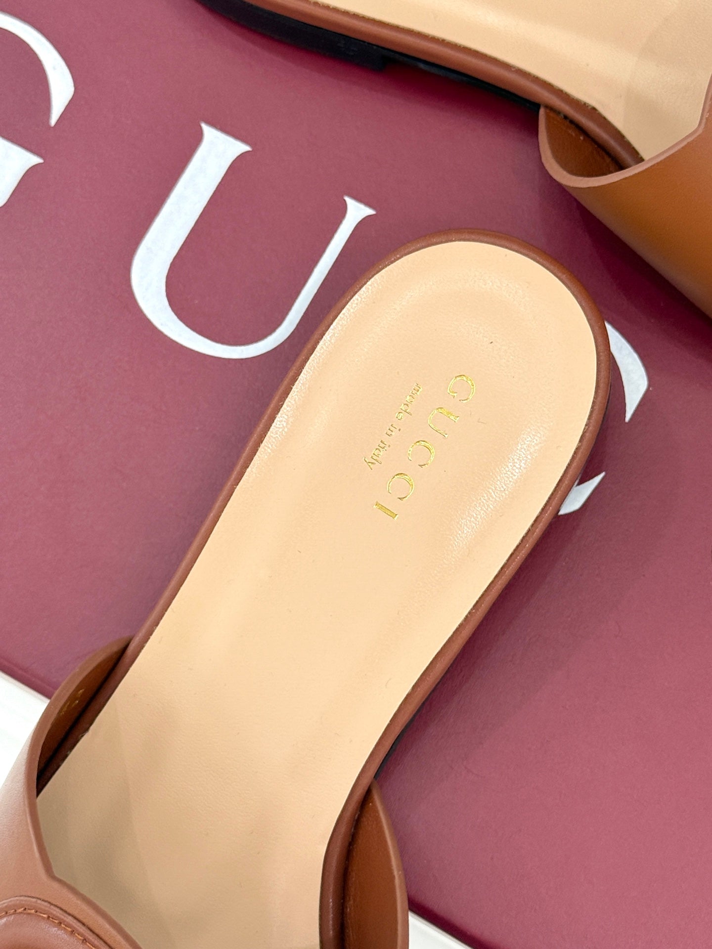 GUCCI SLIDE SANDALS IN BROWN CALFSKIN