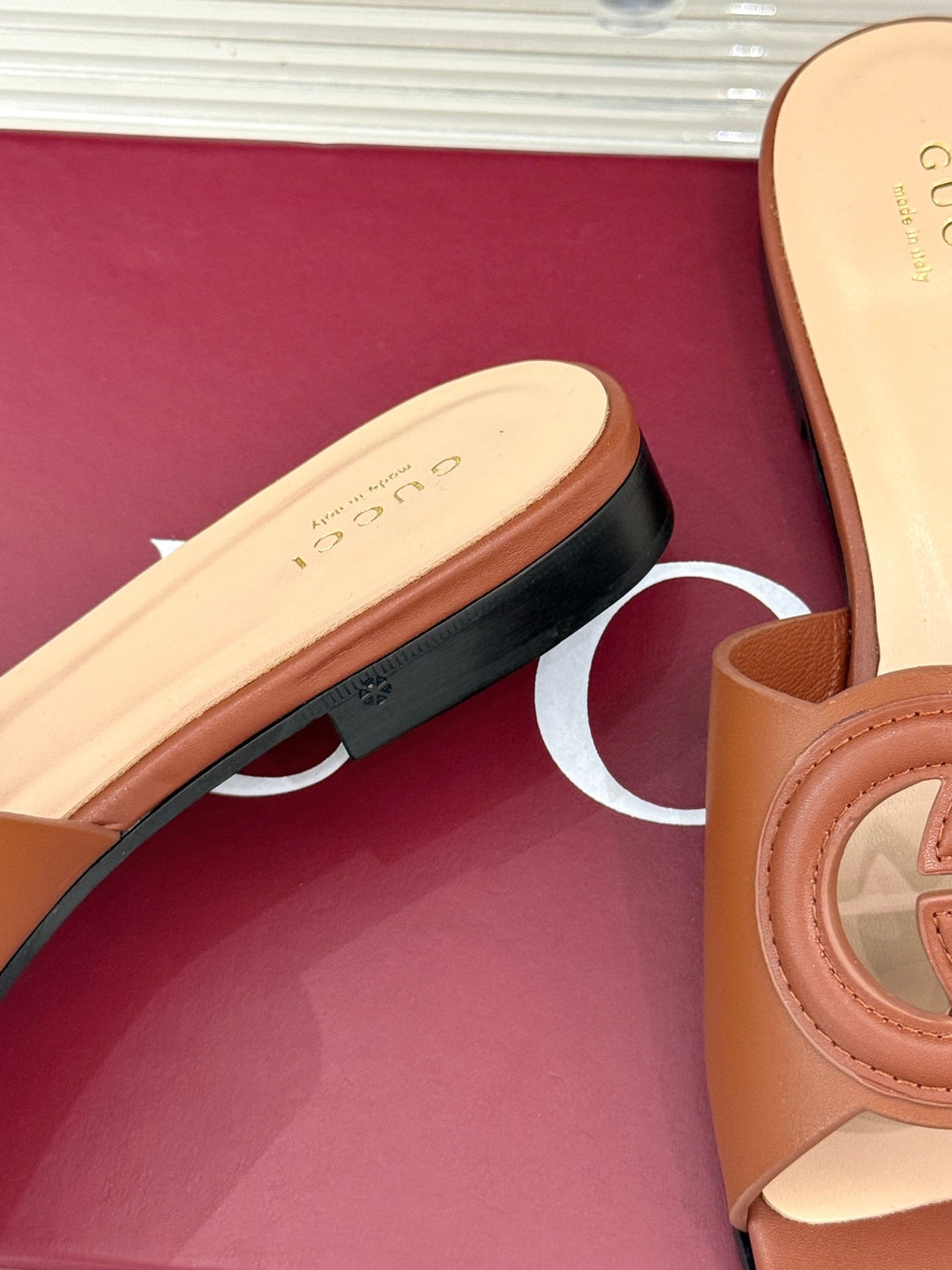 GUCCI SLIDE SANDALS IN BROWN CALFSKIN