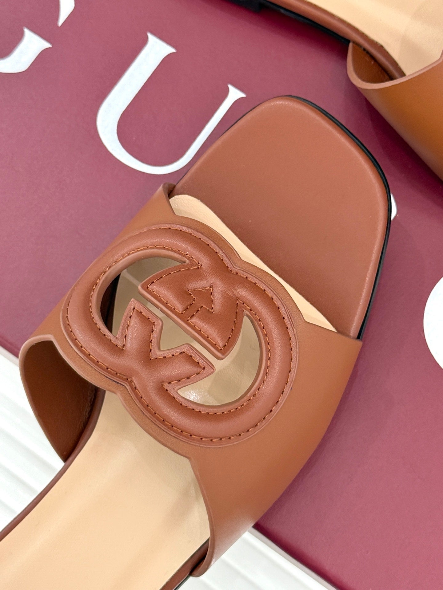 GUCCI SLIDE SANDALS IN BROWN CALFSKIN