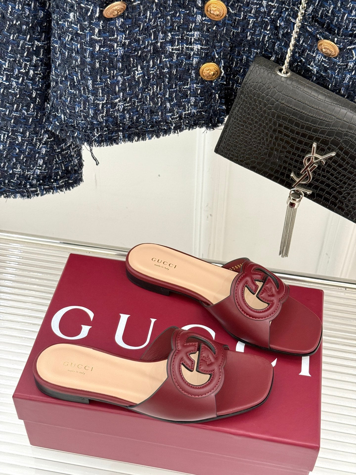 GUCCI SLIDE SANDALS IN RED CALFSKIN