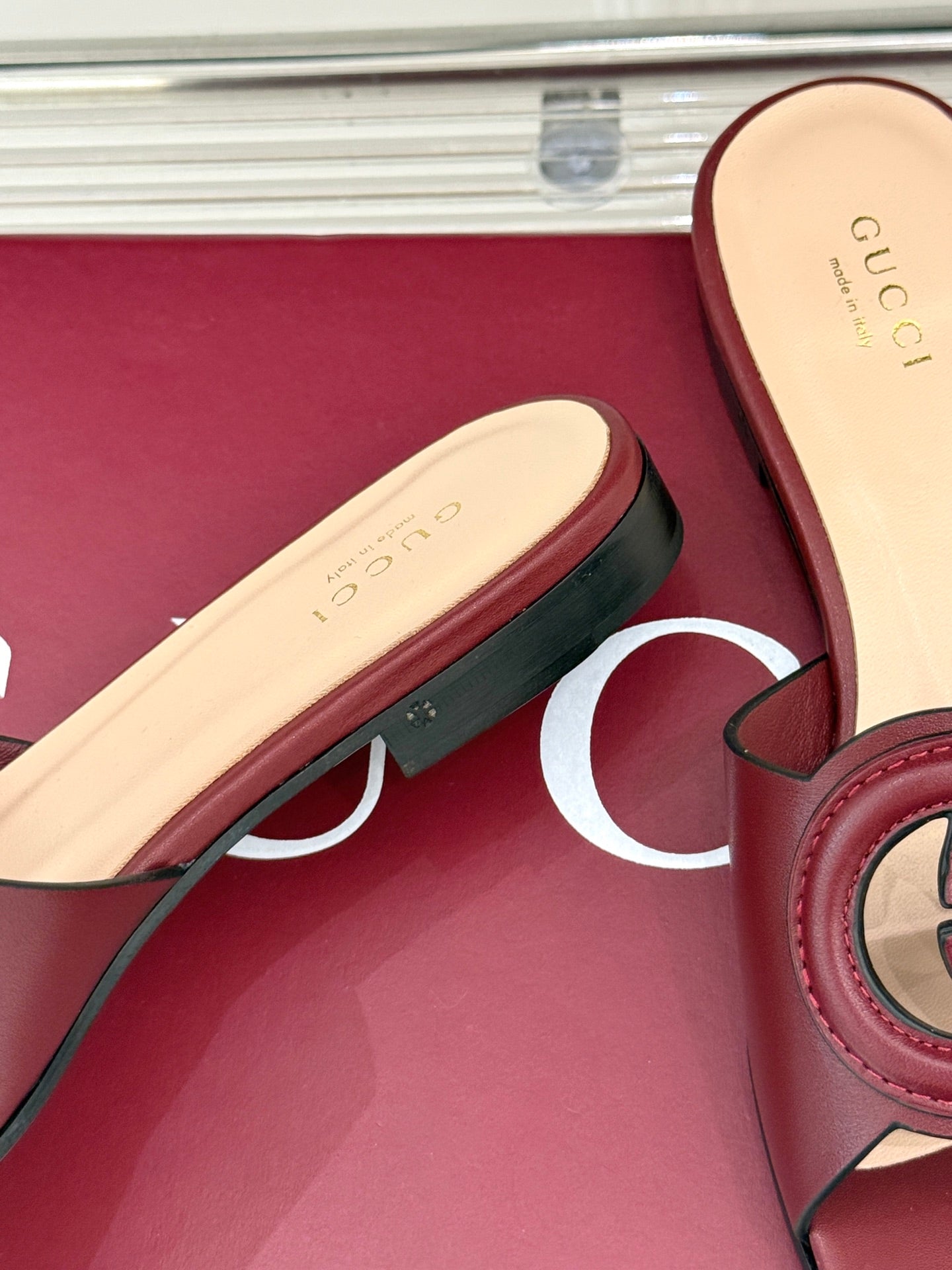 GUCCI SLIDE SANDALS IN RED CALFSKIN