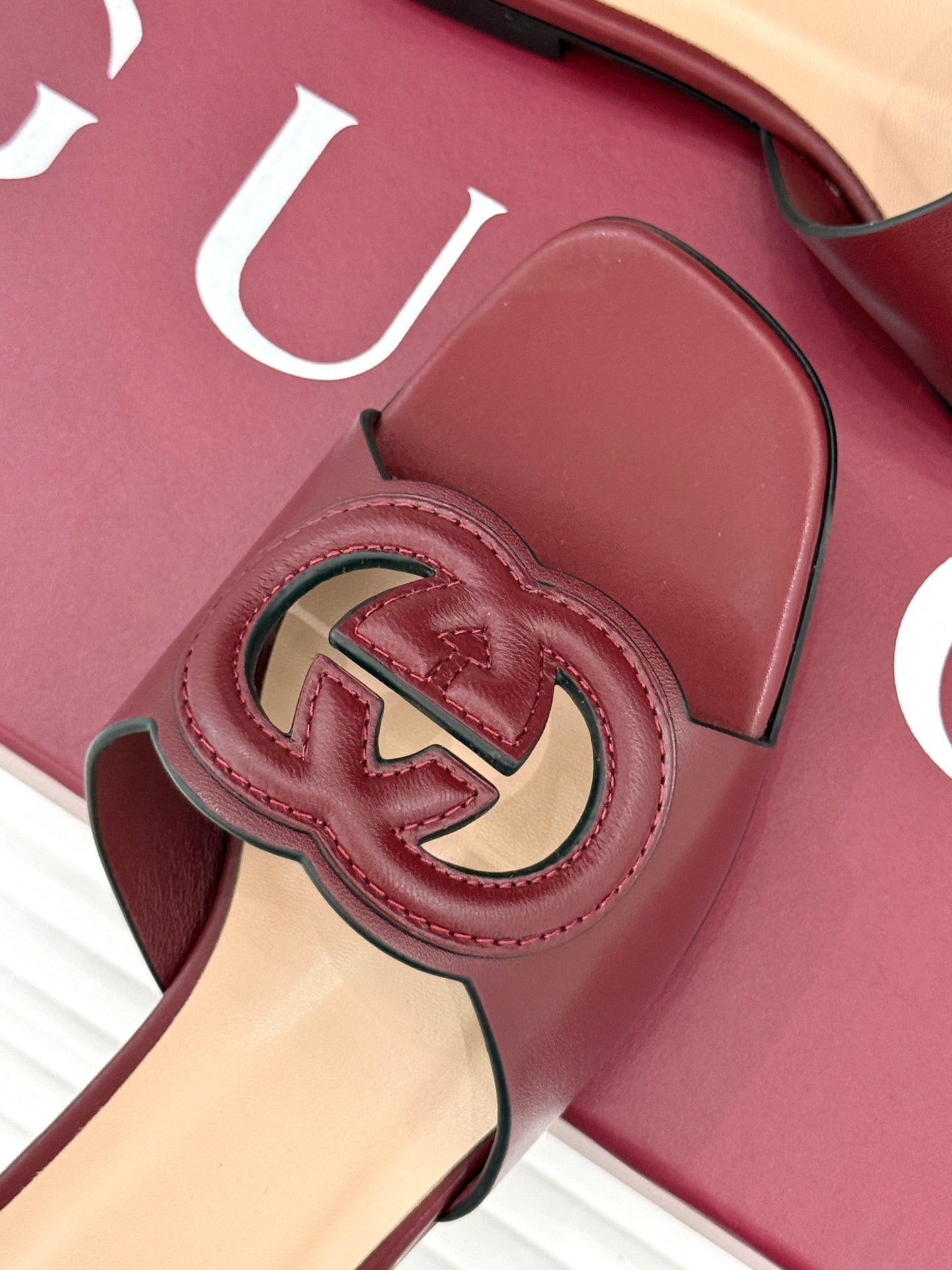 GUCCI SLIDE SANDALS IN RED CALFSKIN