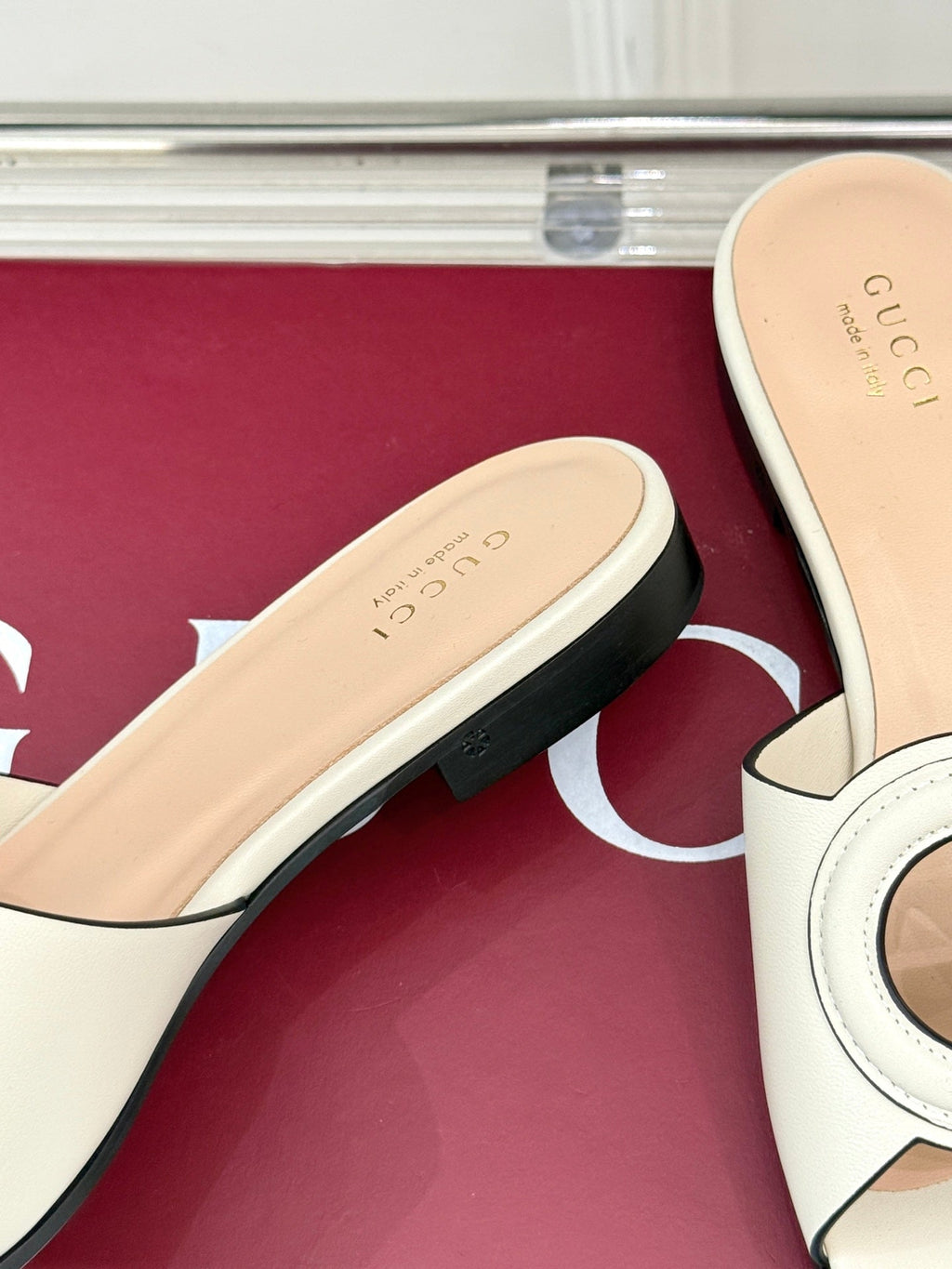 GUCCI SLIDE SANDALS IN CREAM WHITE CALFSKIN