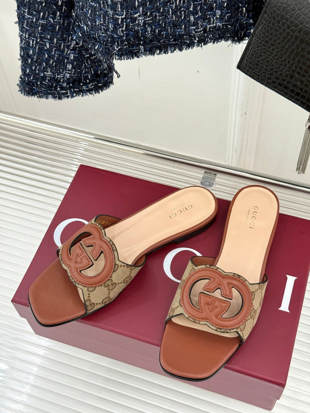 GUCCI SLIDE SANDALS IN BURNT BROWN AND LIGHT BEIGE CALFSKIN