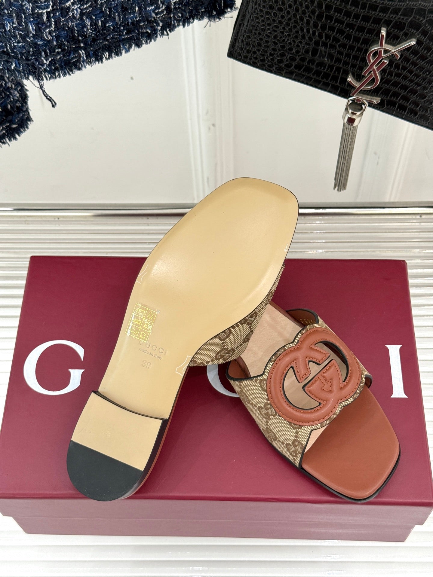 GUCCI SLIDE SANDALS IN BURNT BROWN AND LIGHT BEIGE CALFSKIN