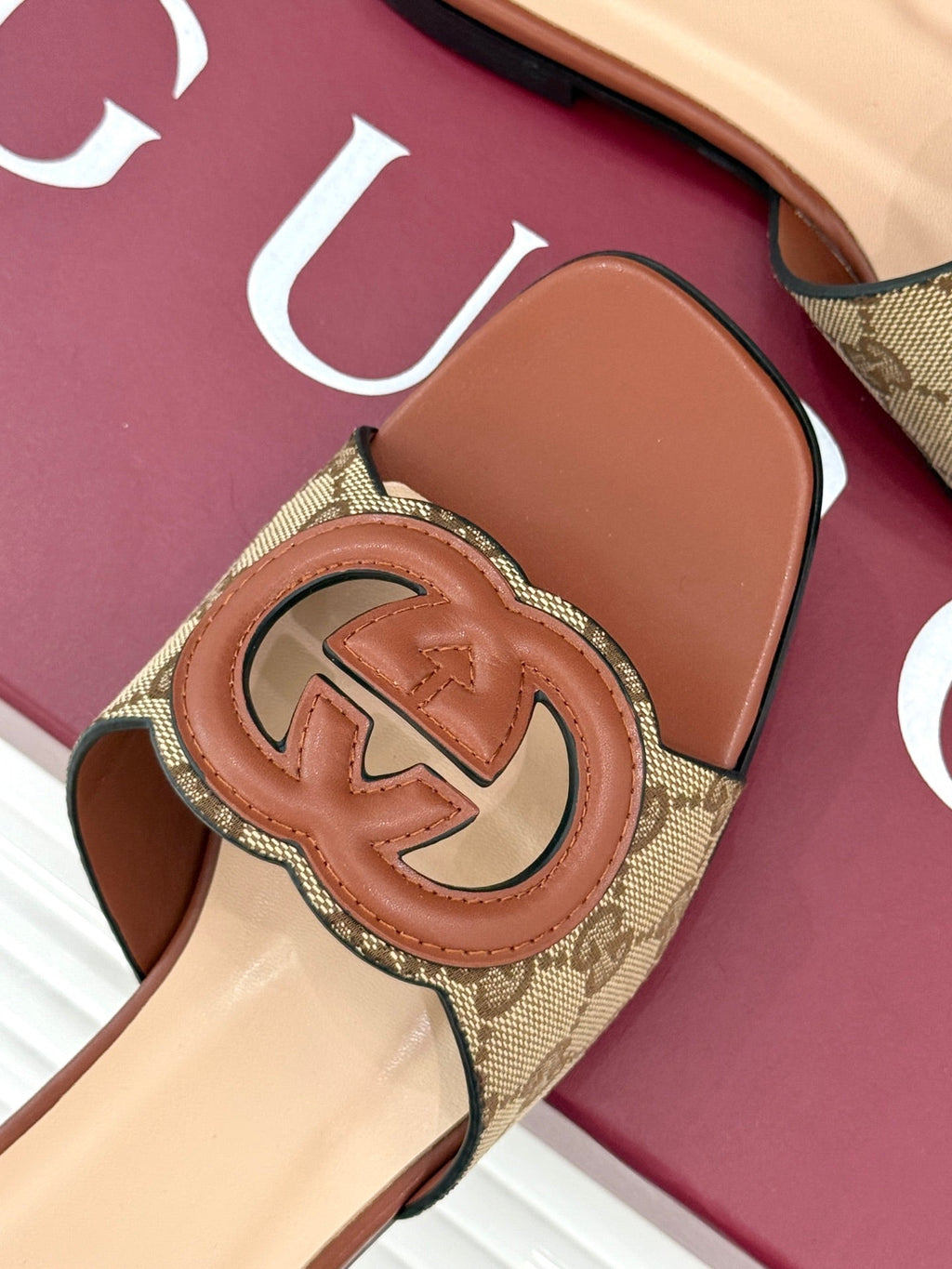 GUCCI SLIDE SANDALS IN BURNT BROWN AND LIGHT BEIGE CALFSKIN