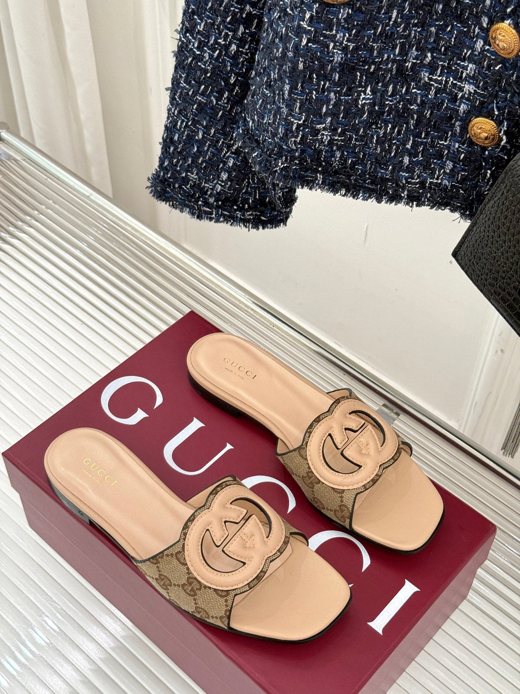 GUCCI SLIDE SANDALS IN BEIGE CALFSKIN