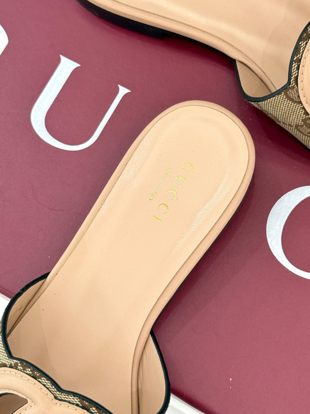 GUCCI SLIDE SANDALS IN BEIGE CALFSKIN