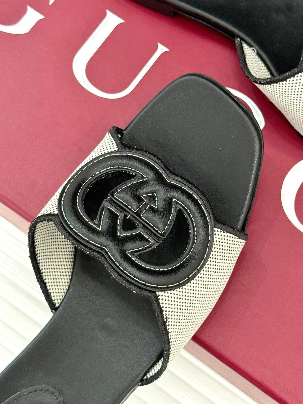 GUCCI SLIDE SANDALS IN BLACK AND WHITE CALFSKIN