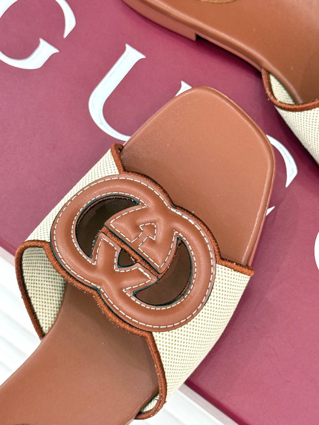 GUCCI SLIDE SANDALS IN BROWN AND CREAM WHITE CALFSKIN
