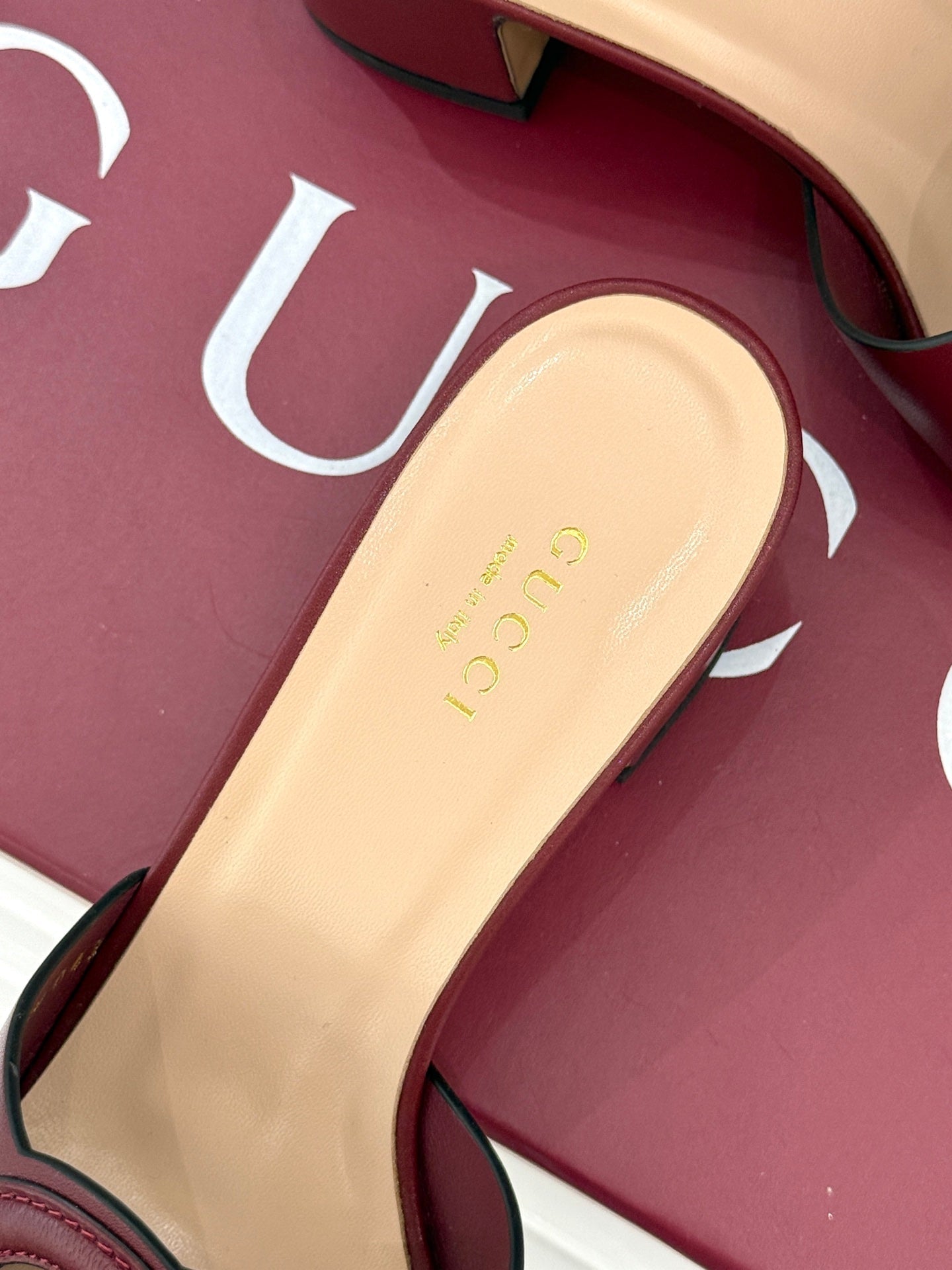 GUCCI MID-HEEL MULE IN RED CALFSKIN