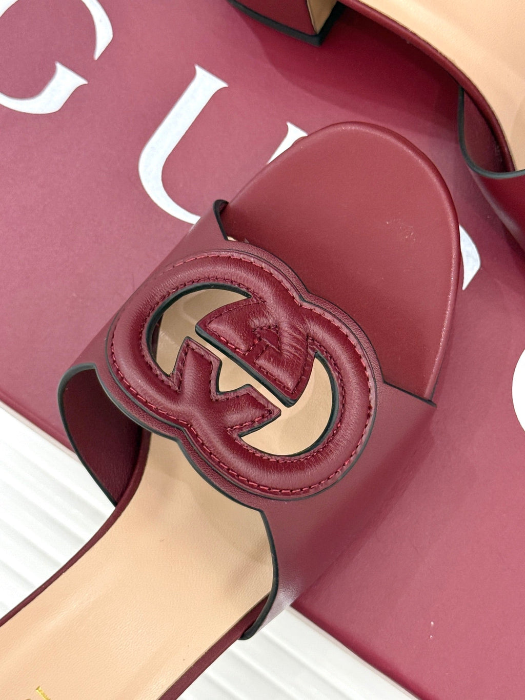 GUCCI MID-HEEL MULE IN RED CALFSKIN
