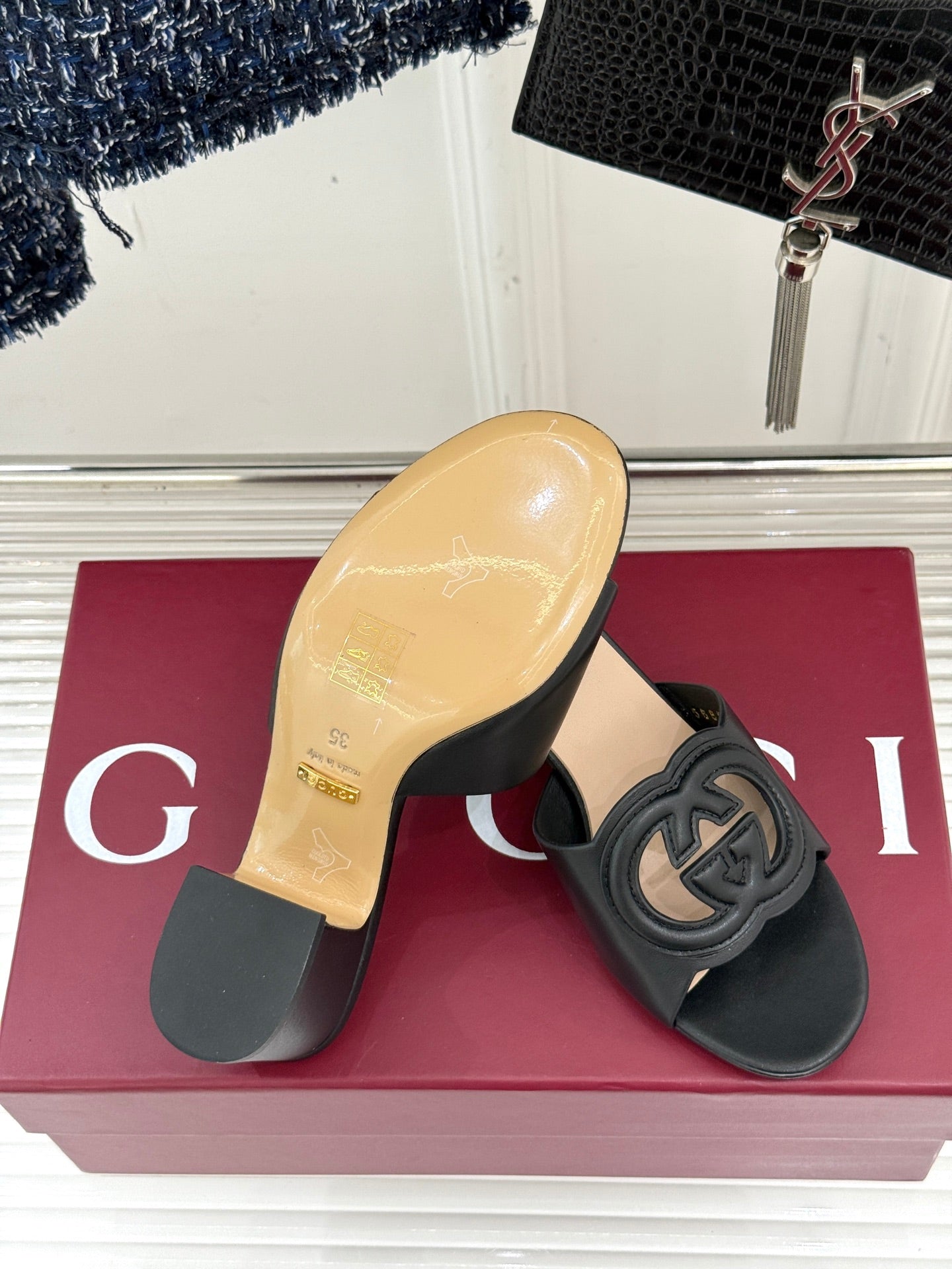 GUCCI MID-HEEL MULE IN BLACK CALFSKIN