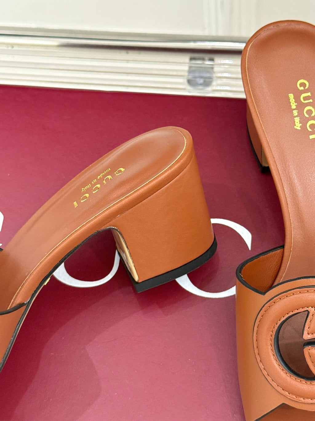 GUCCI MID-HEEL MULE IN RUST BROWN CALFSKIN