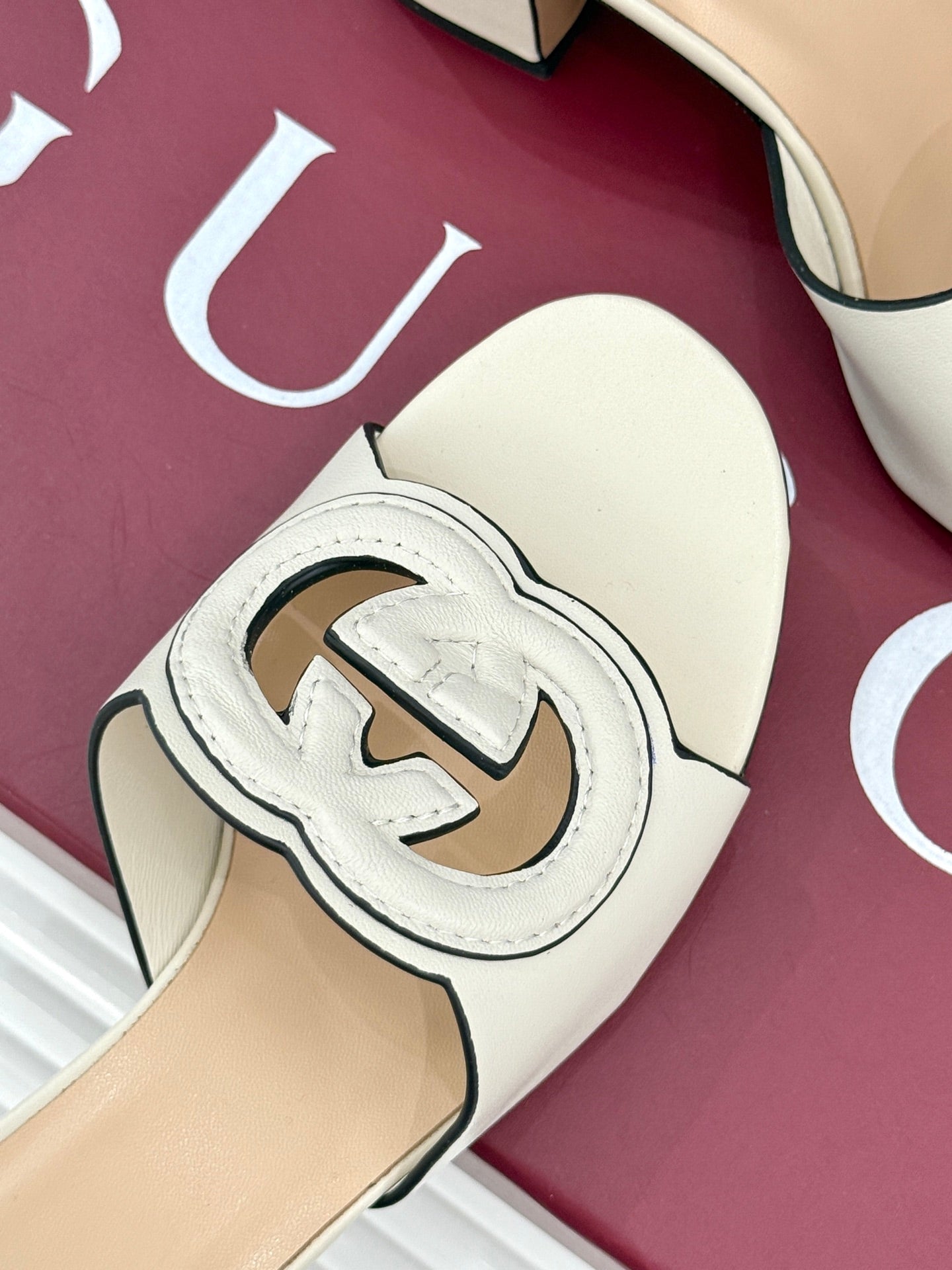 GUCCI MID-HEEL MULE IN CREAM WHITE CALFSKIN