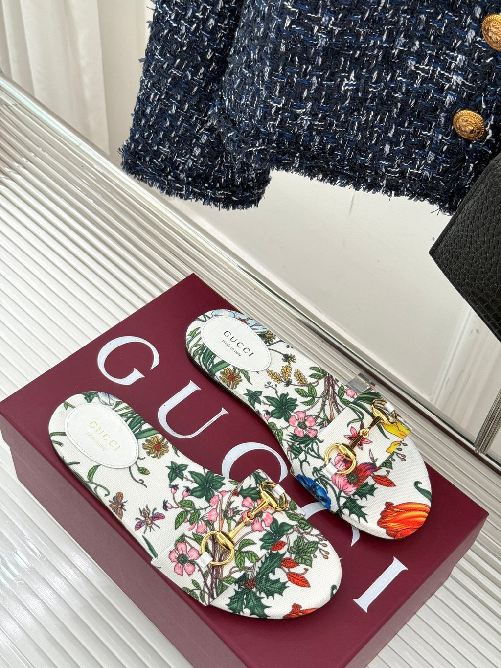 GUCCI SLIDE SANDALS IN WHITE FABRIC FLORAL AND LEAF PRINT