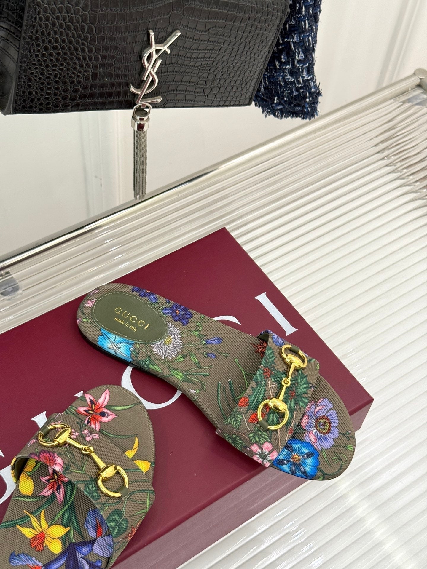 GUCCI SLIDE SANDALS IN WARM BEIGE FABRIC FLORAL AND LEAF PRINT
