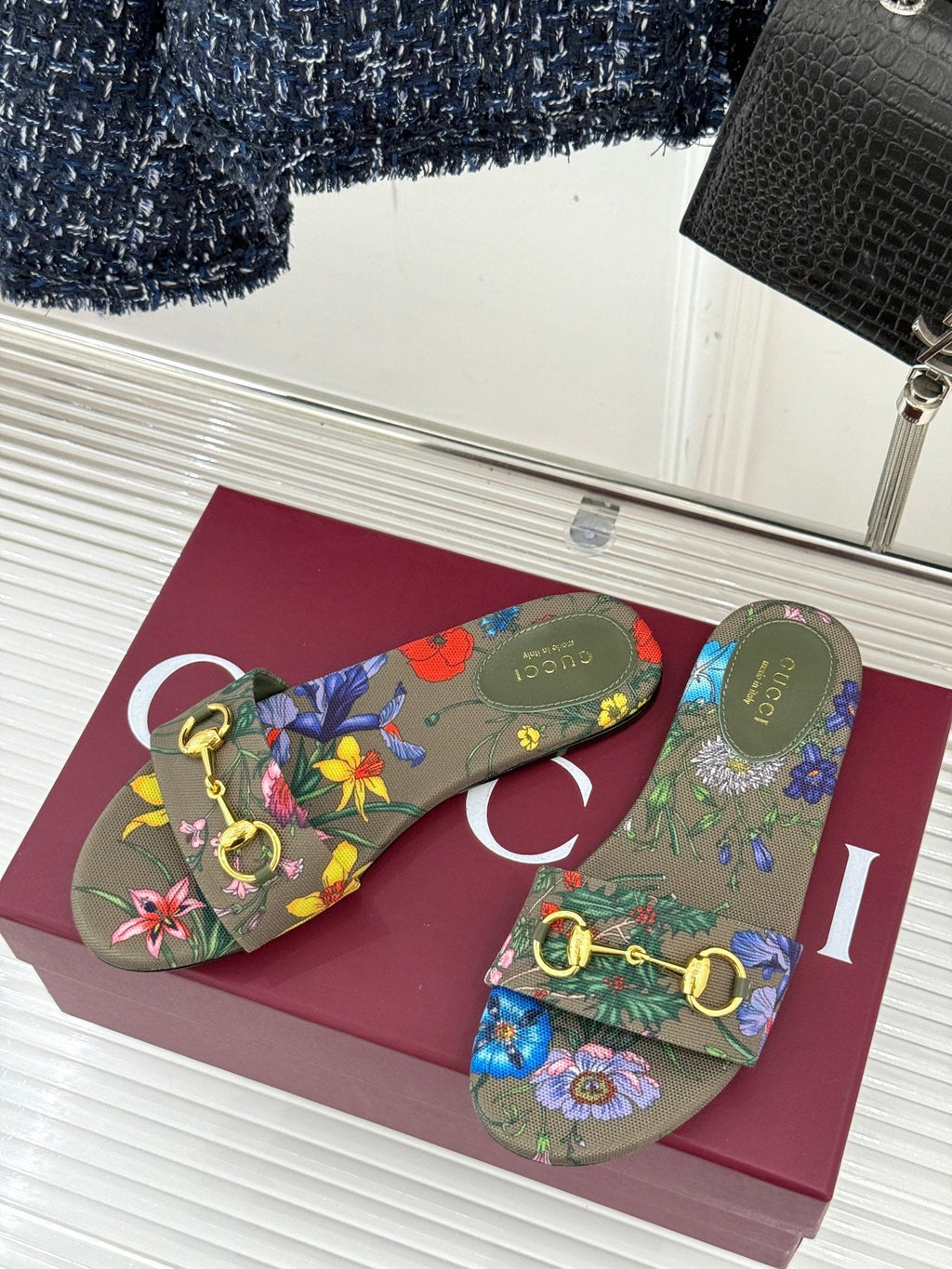 GUCCI SLIDE SANDALS IN WARM BEIGE FABRIC FLORAL AND LEAF PRINT