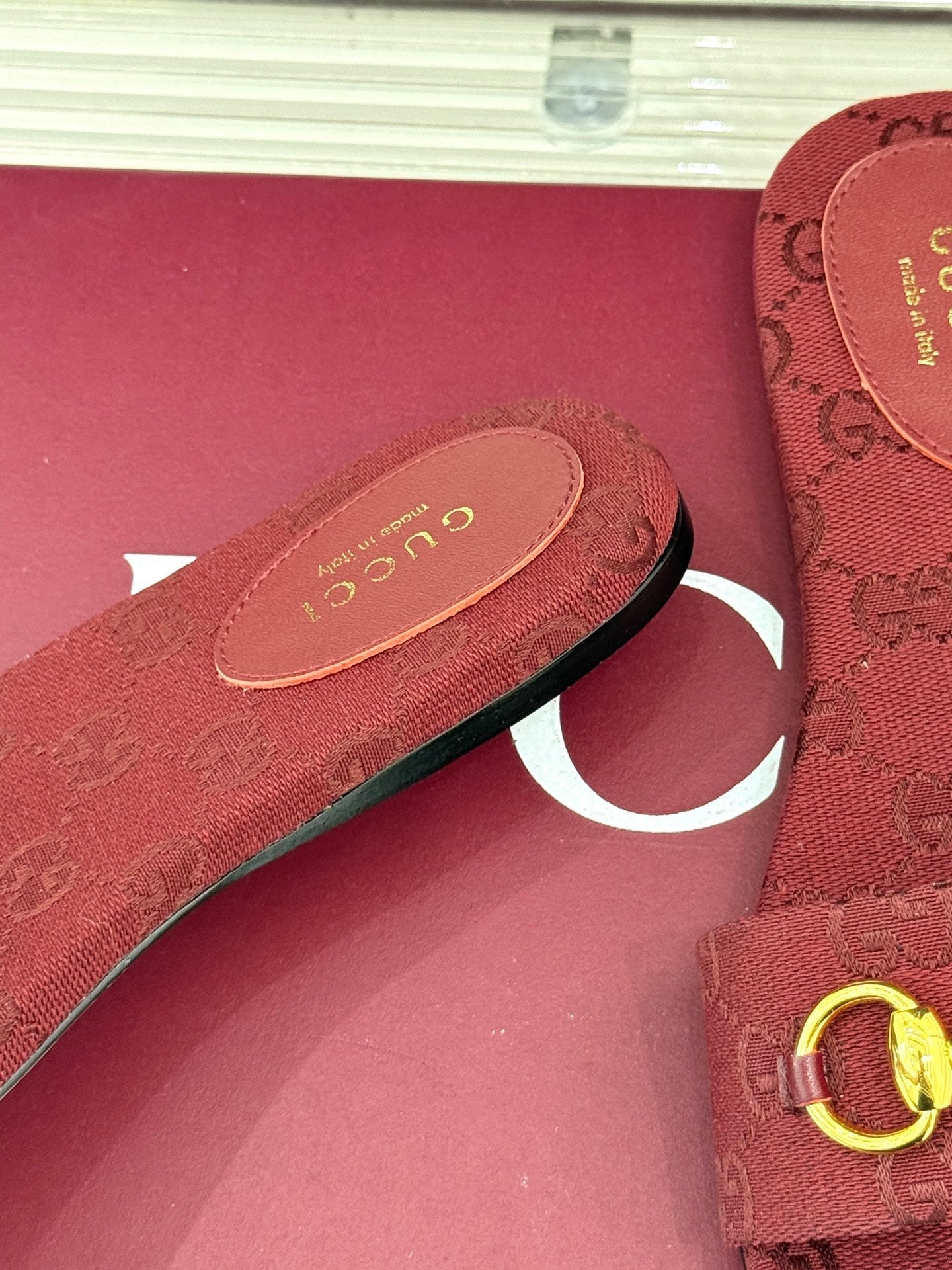 GUCCI SLIDE SANDALS IN RED FABRIC EMBOSSED LOGO
