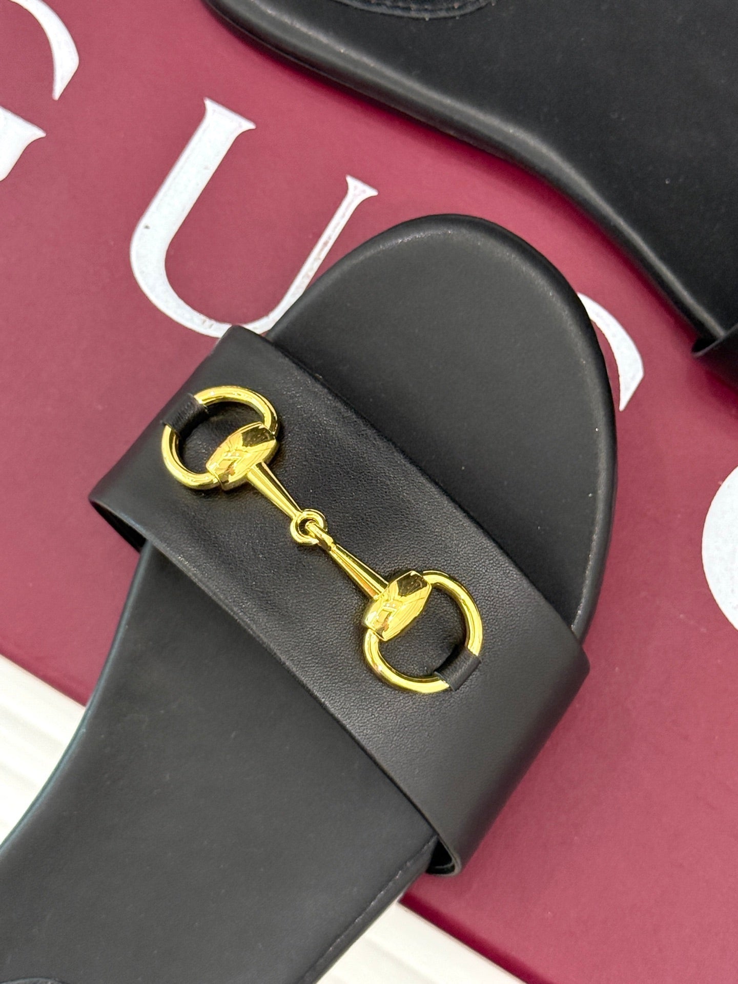 GUCCI SLIDE SANDALS IN BLACK CALFSKIN WITH GOLD HARDWARE