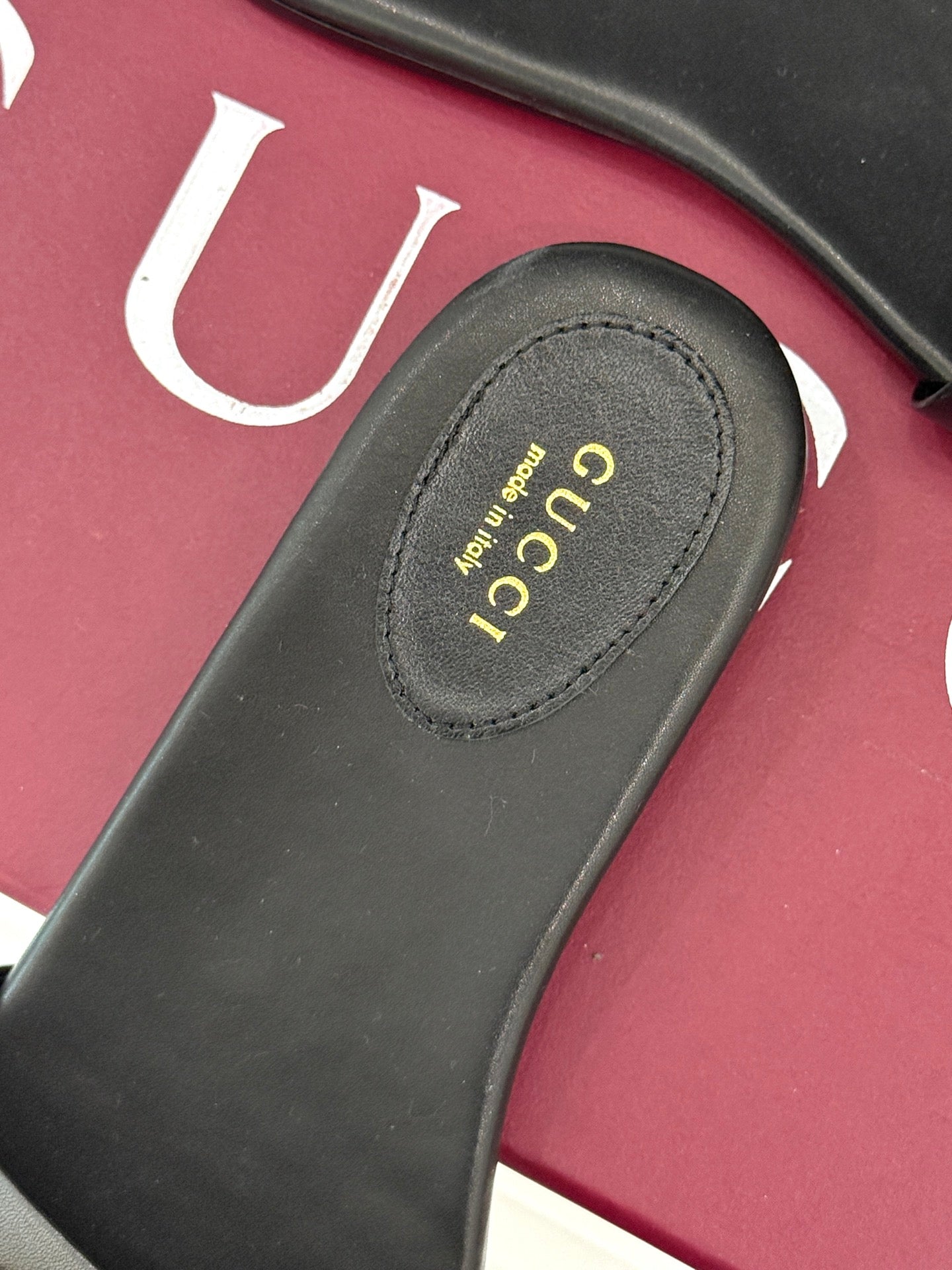 GUCCI SLIDE SANDALS IN BLACK CALFSKIN WITH GOLD HARDWARE