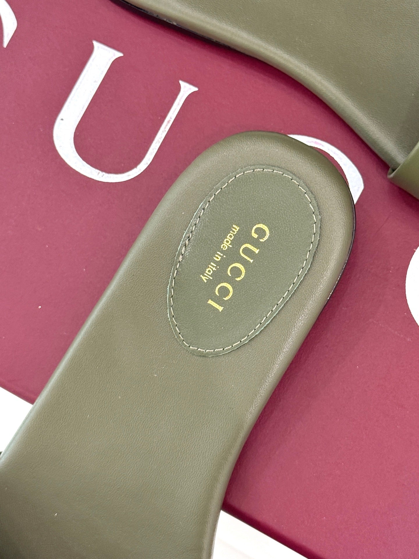 GUCCI SLIDE SANDALS IN MOSS GREEN CALFSKIN WITH GOLD HARDWARE