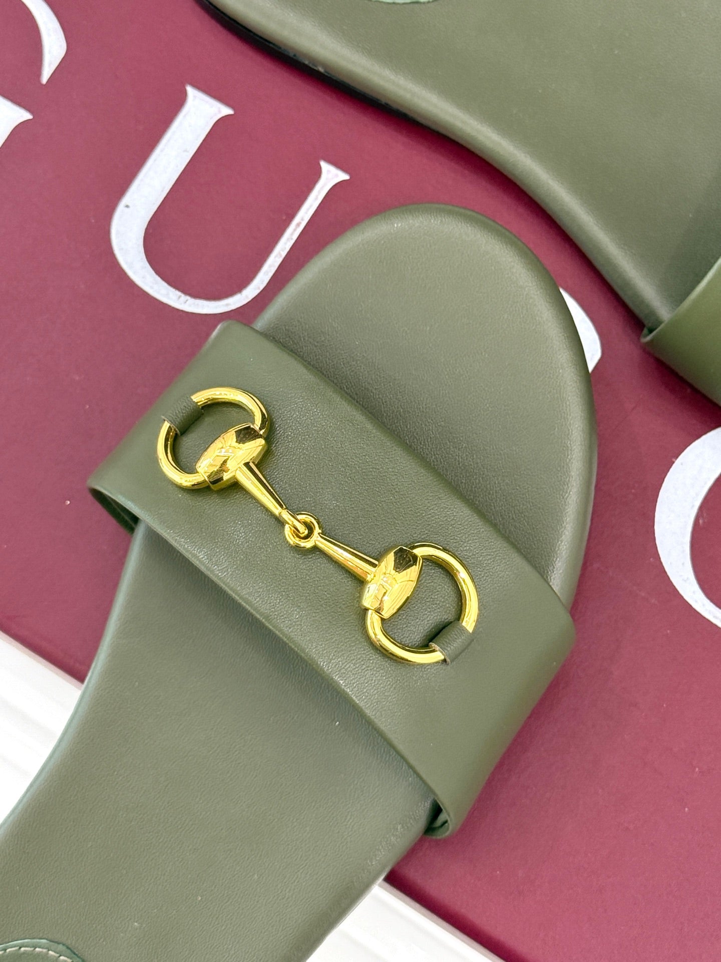 GUCCI SLIDE SANDALS IN MOSS GREEN CALFSKIN WITH GOLD HARDWARE