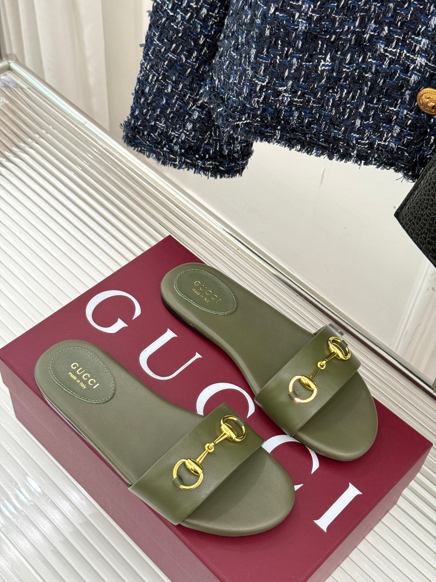 GUCCI SLIDE SANDALS IN MOSS GREEN CALFSKIN WITH GOLD HARDWARE