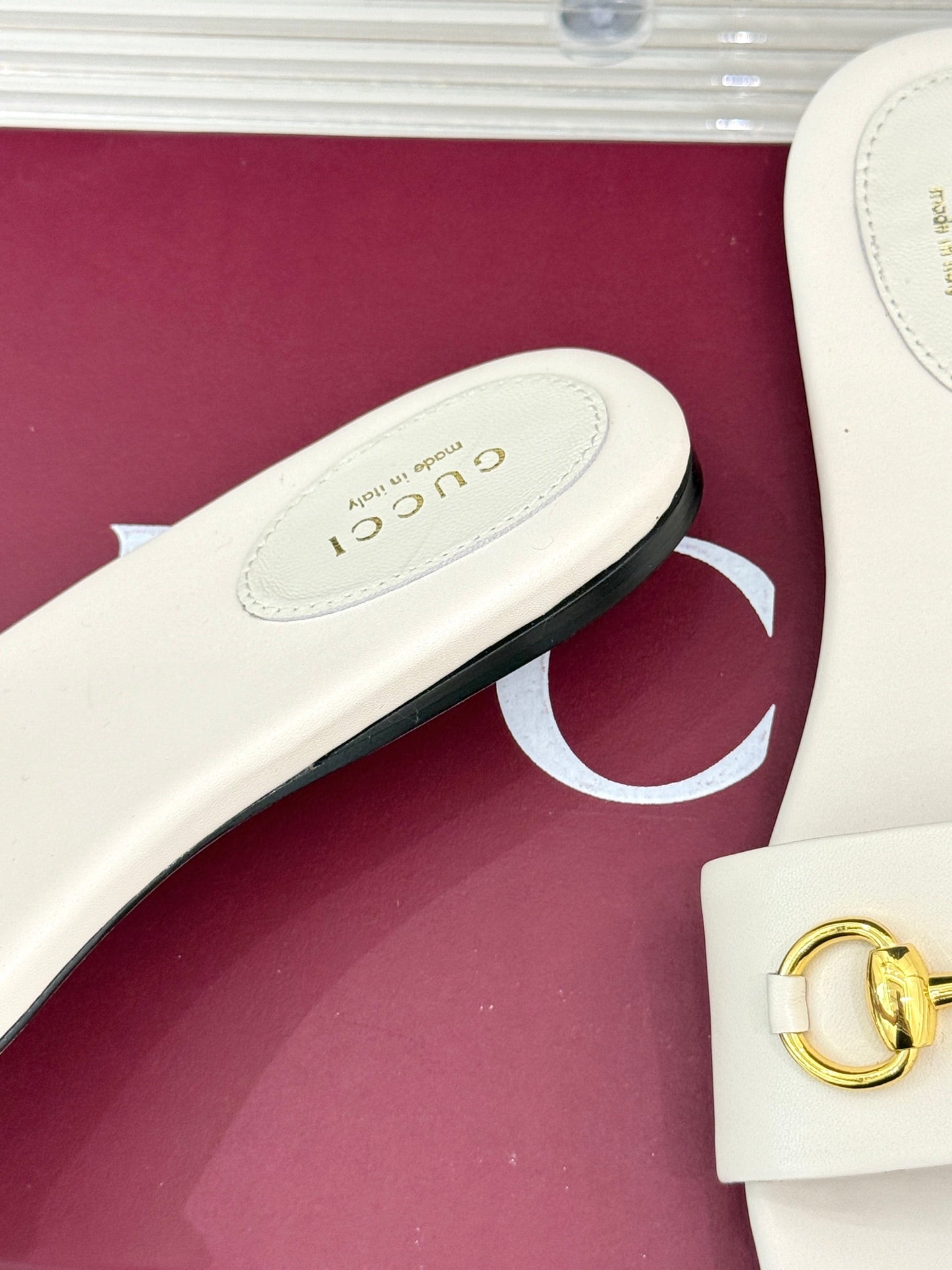 GUCCI SLIDE SANDALS IN WHITE CALFSKIN WITH GOLD HARDWARE