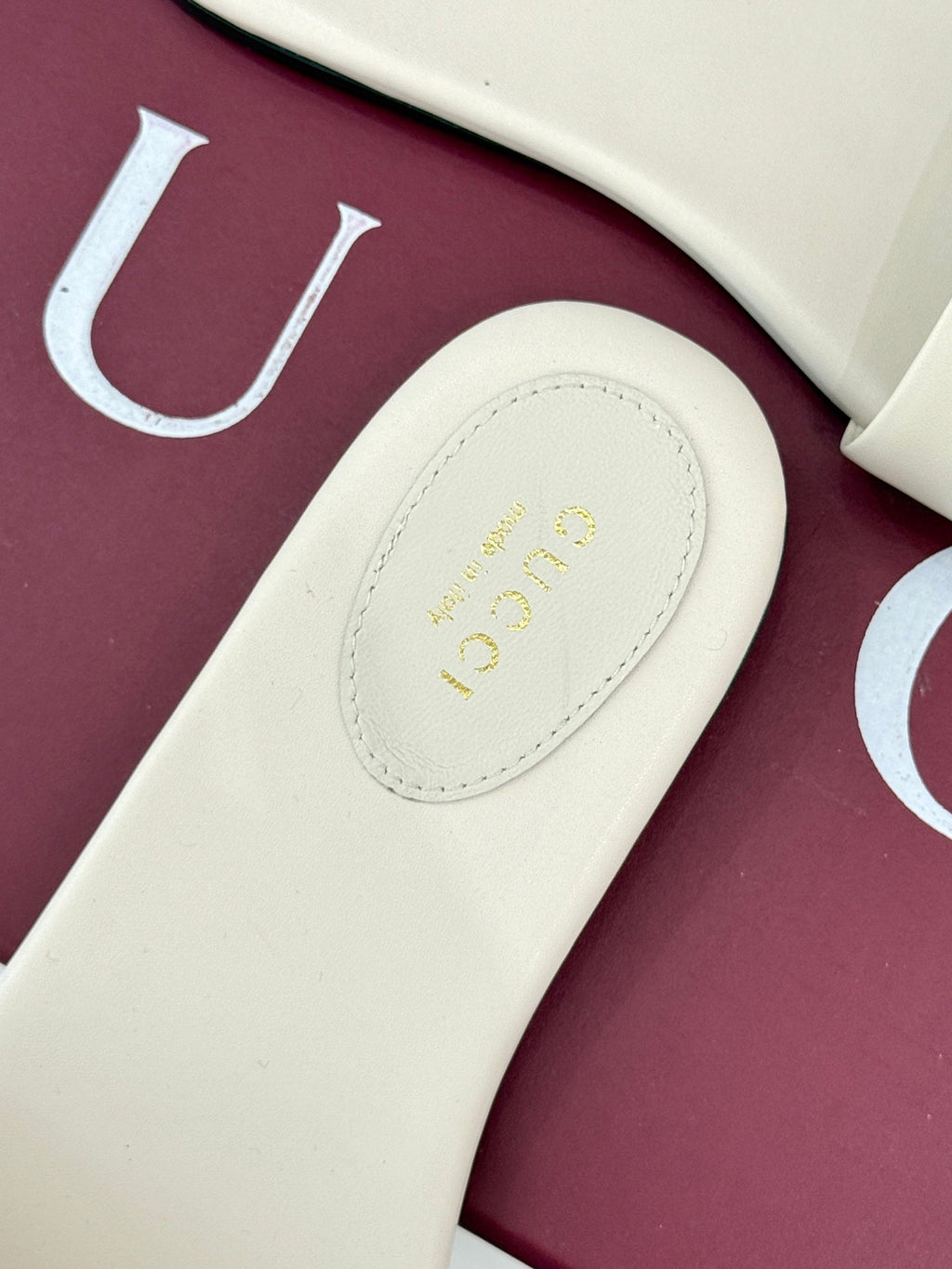 GUCCI SLIDE SANDALS IN WHITE CALFSKIN WITH GOLD HARDWARE