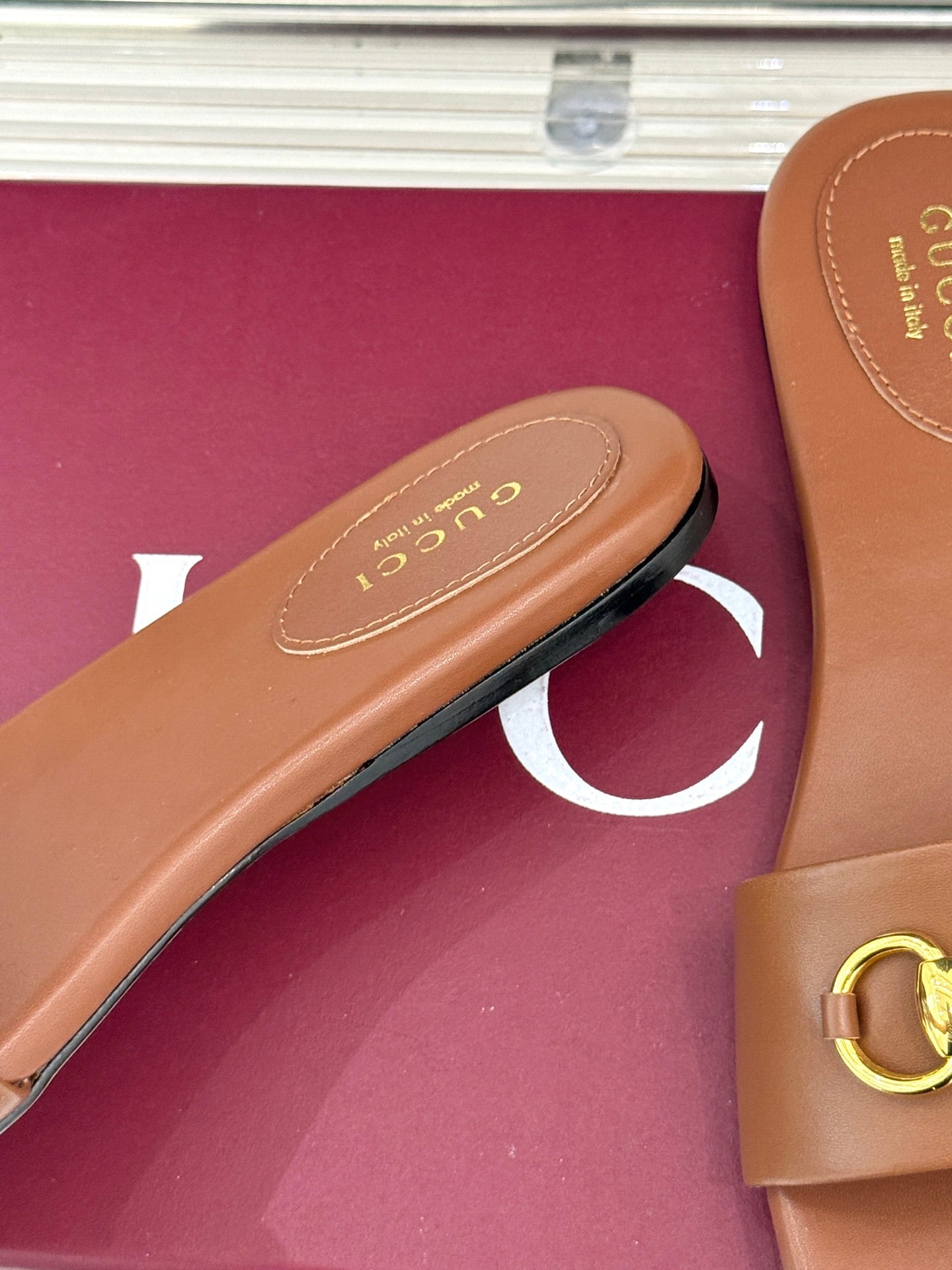 GUCCI SLIDE SANDALS IN BROWN CALFSKIN WITH GOLD HARDWARE
