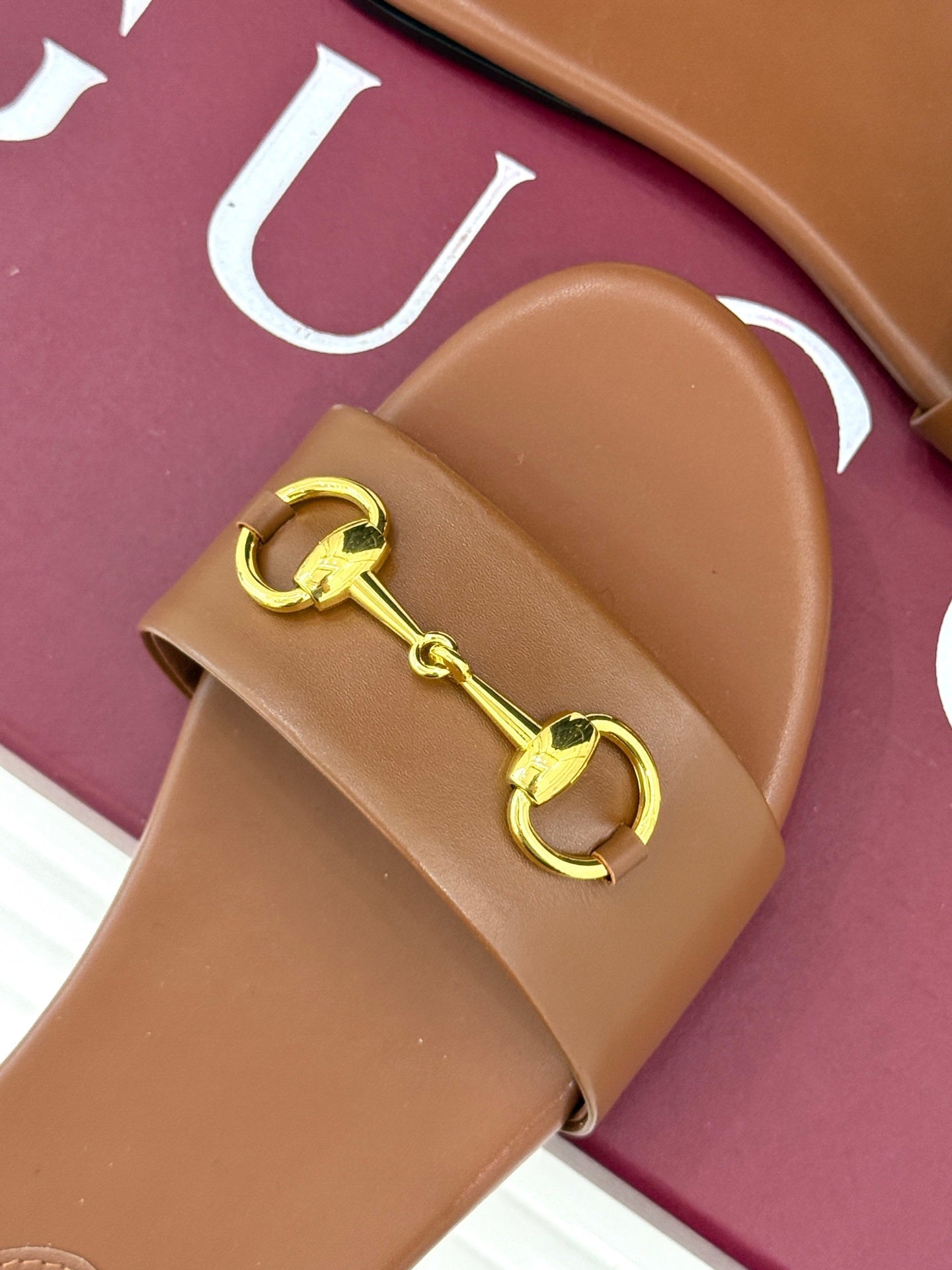 GUCCI SLIDE SANDALS IN BROWN CALFSKIN WITH GOLD HARDWARE