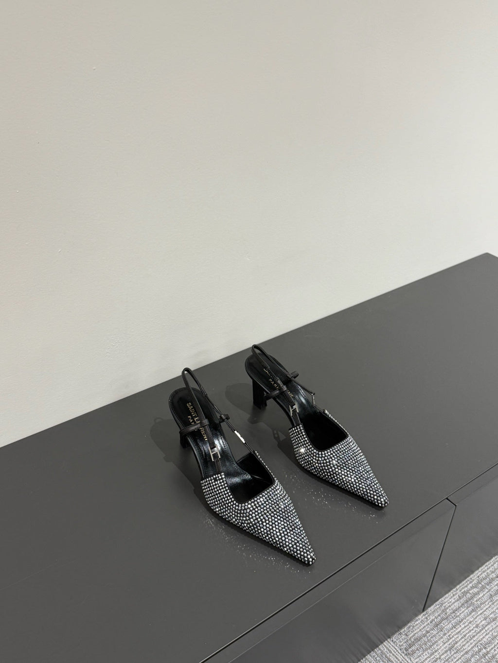 LOUIS VUITTON HIGH SLINGBACKS POINTED-TOE IN BLACK LAMBSKIN WITH SILVER CRYSTALS