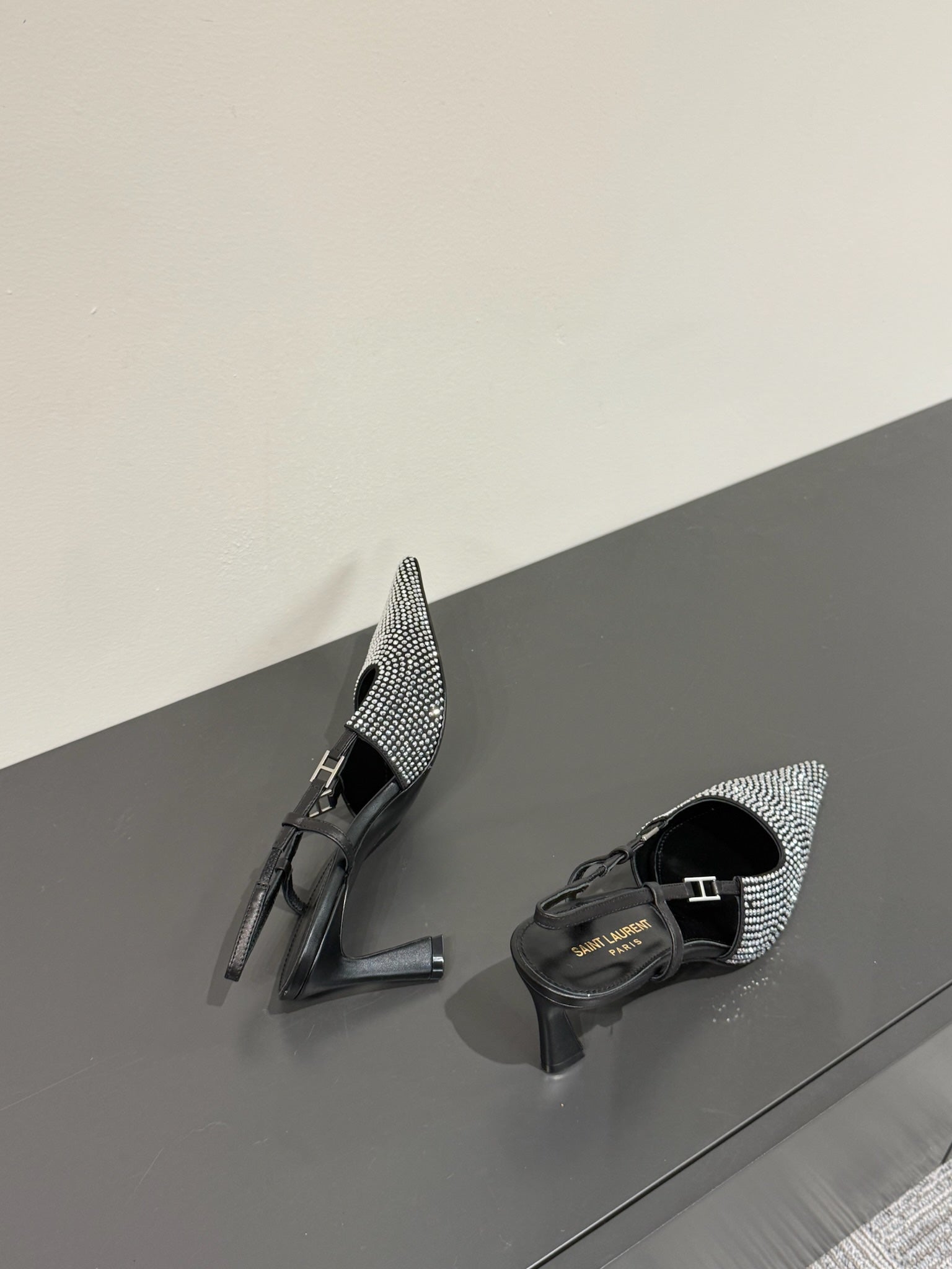 LOUIS VUITTON HIGH SLINGBACKS POINTED-TOE IN BLACK LAMBSKIN WITH SILVER CRYSTALS
