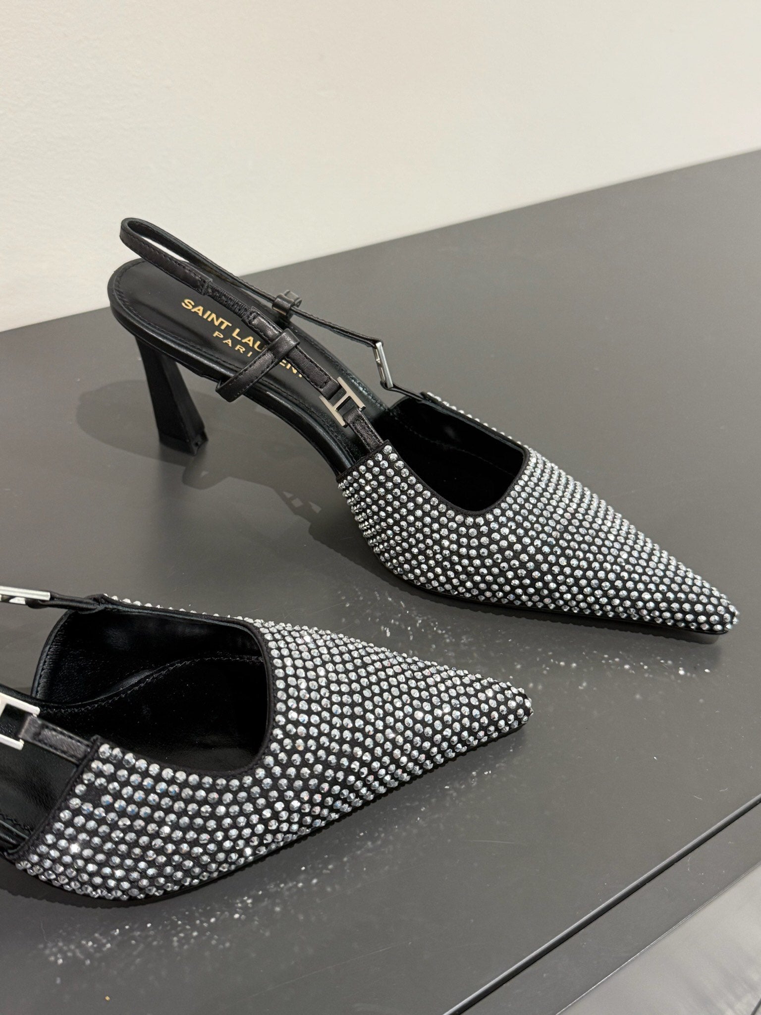 LOUIS VUITTON HIGH SLINGBACKS POINTED-TOE IN BLACK LAMBSKIN WITH SILVER CRYSTALS