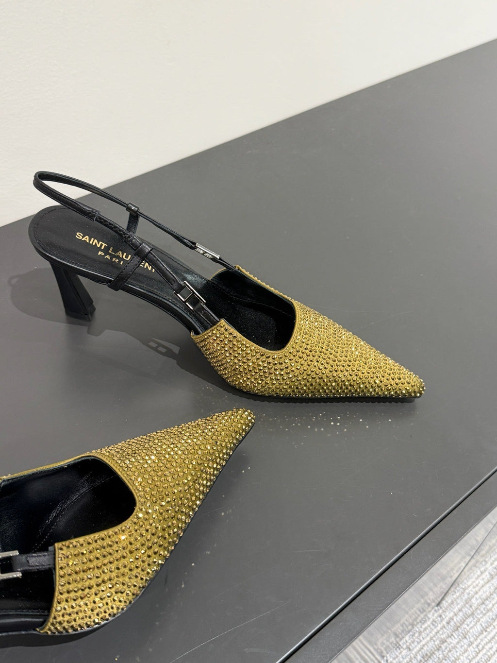 LOUIS VUITTON HIGH SLINGBACKS POINTED-TOE IN METALLIC GOLD LAMBSKIN WITH CRYSTALS