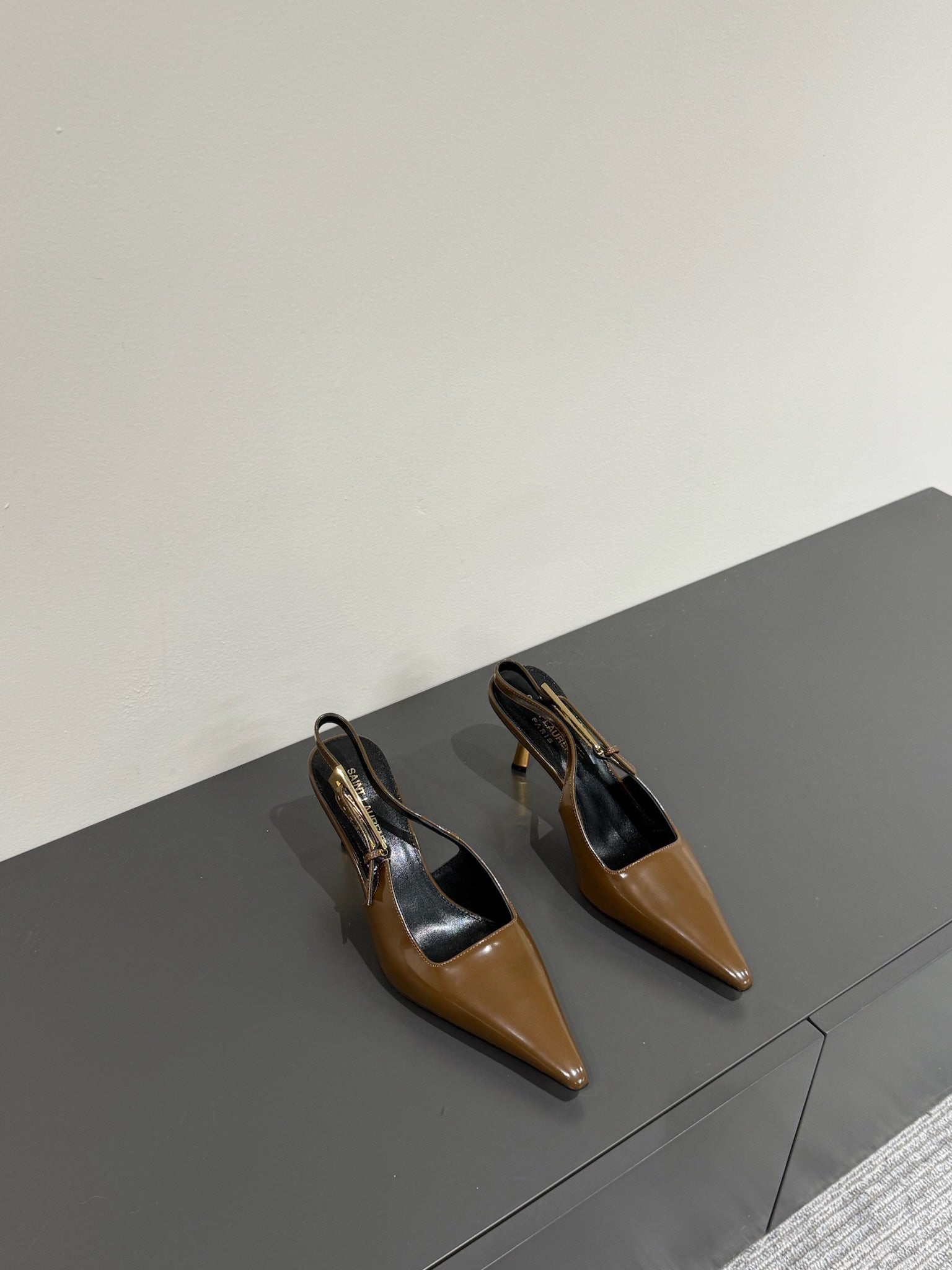 LOUIS VUITTON LEE SLINGBACK PUMPS 75 MM IN COFFEE BROWN PATENT CALFSKIN
