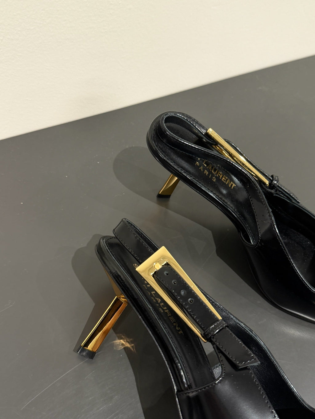 LOUIS VUITTON LEE SLINGBACK PUMPS 75 MM IN BLACK PATENT CALFSKIN