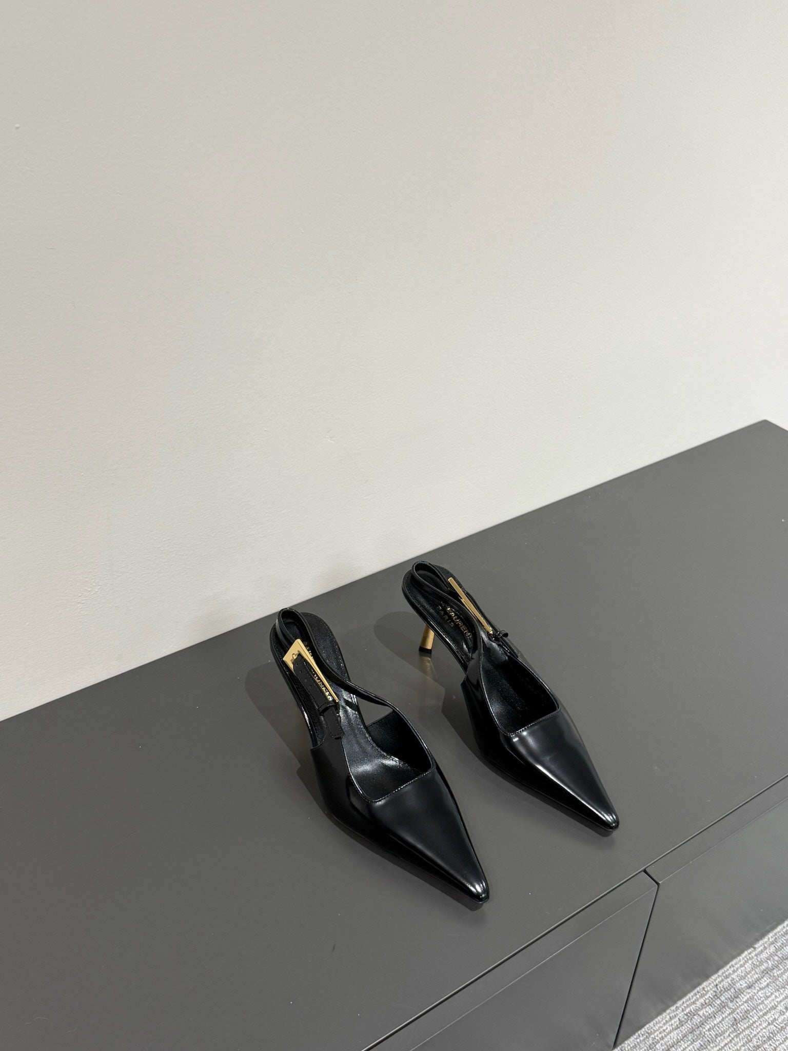 LOUIS VUITTON LEE SLINGBACK PUMPS 75 MM IN BLACK PATENT CALFSKIN