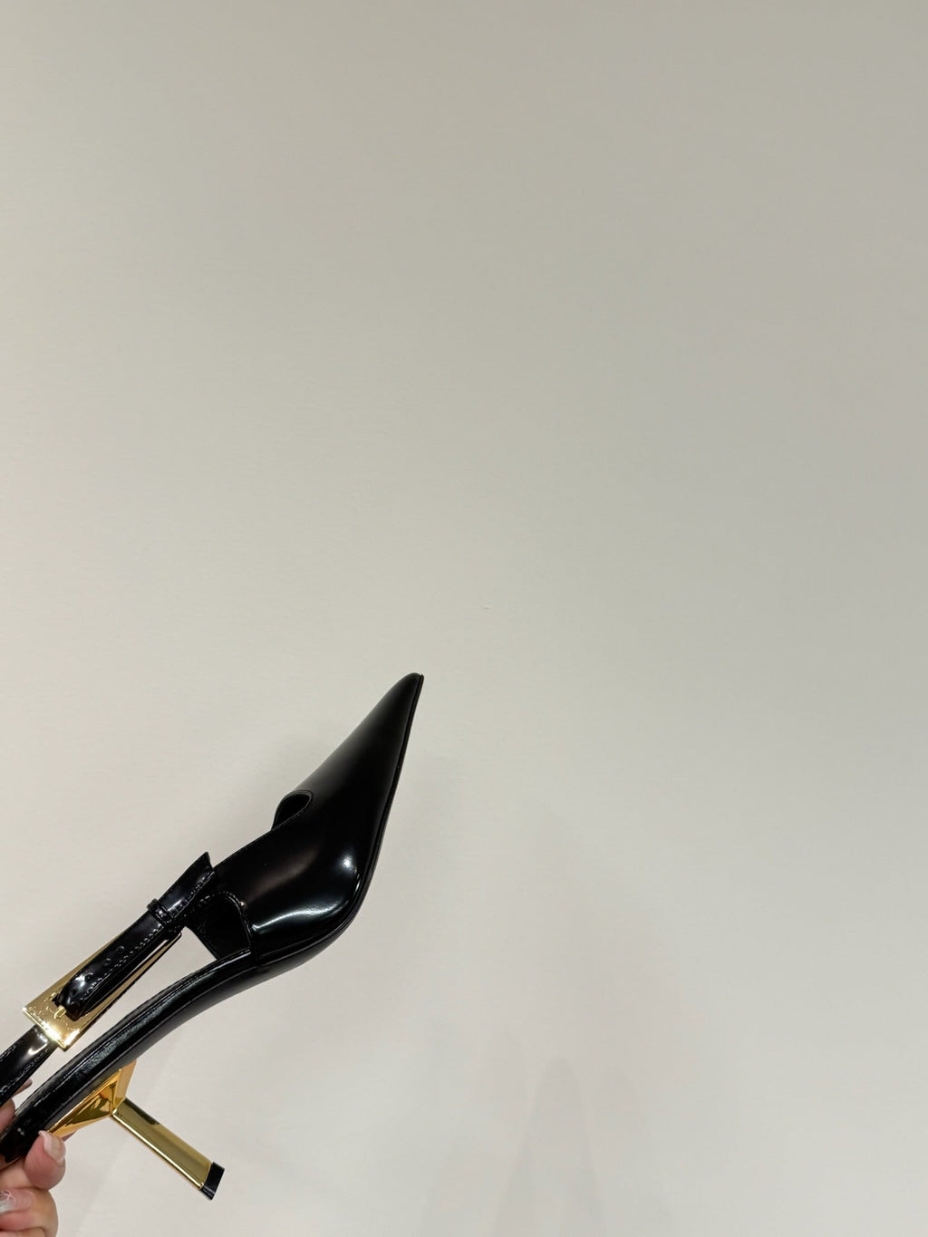 LOUIS VUITTON LEE SLINGBACK PUMPS 75 MM IN BLACK PATENT CALFSKIN