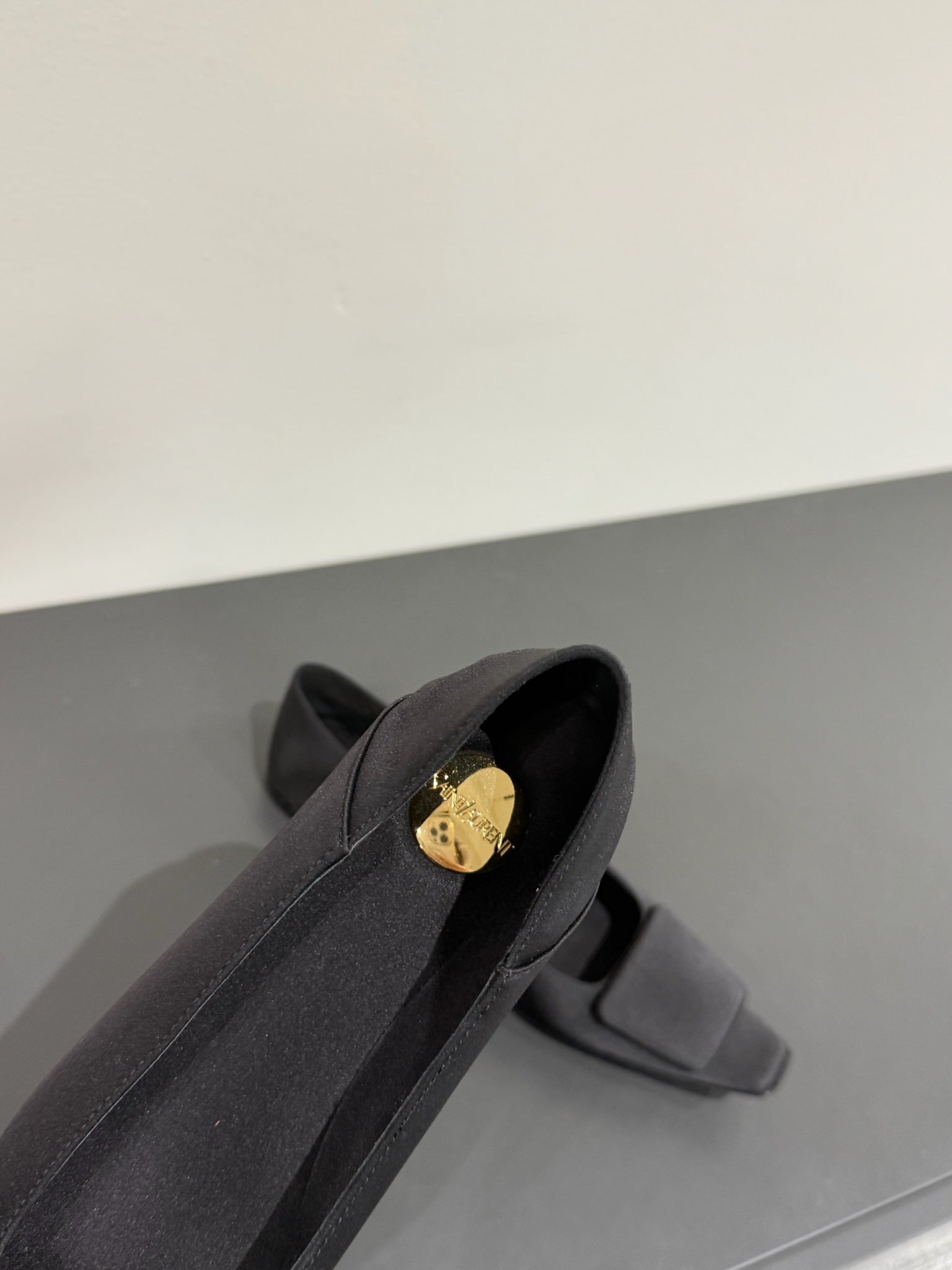 LOUIS VUITTON BALLERINA FLATS IN BLACK SATIN