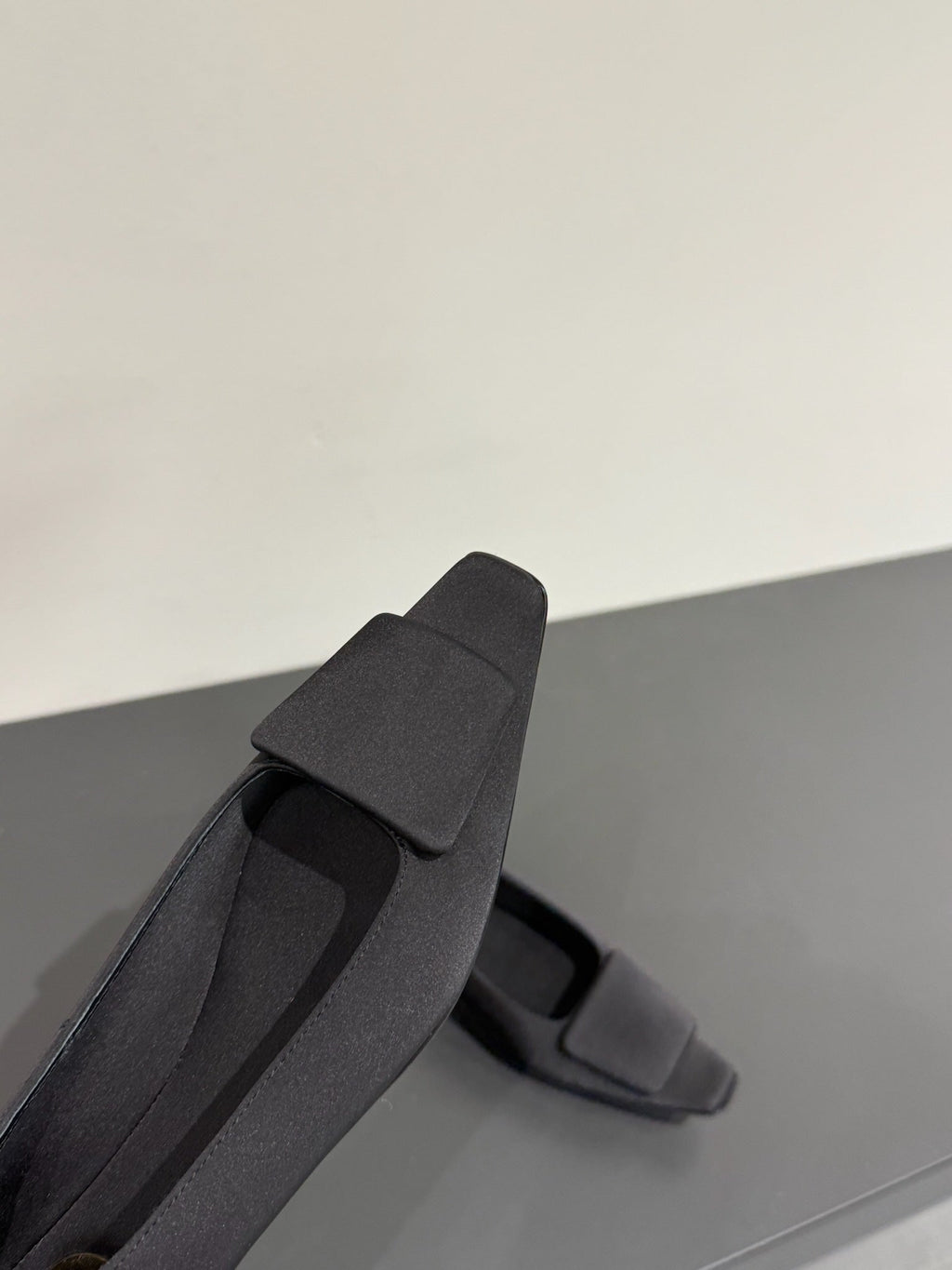 LOUIS VUITTON BALLERINA FLATS IN BLACK SATIN