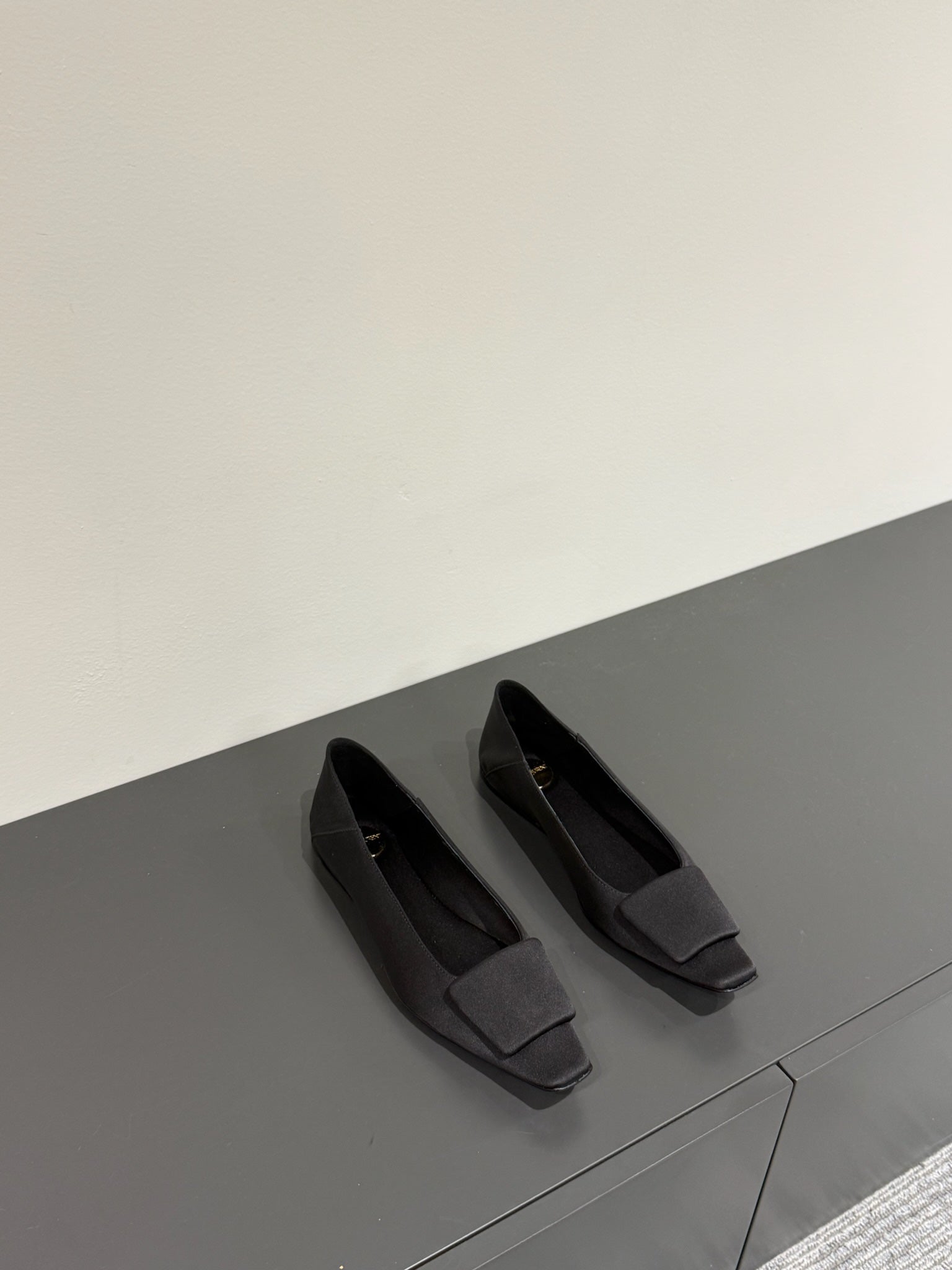 LOUIS VUITTON BALLERINA FLATS IN BLACK SATIN
