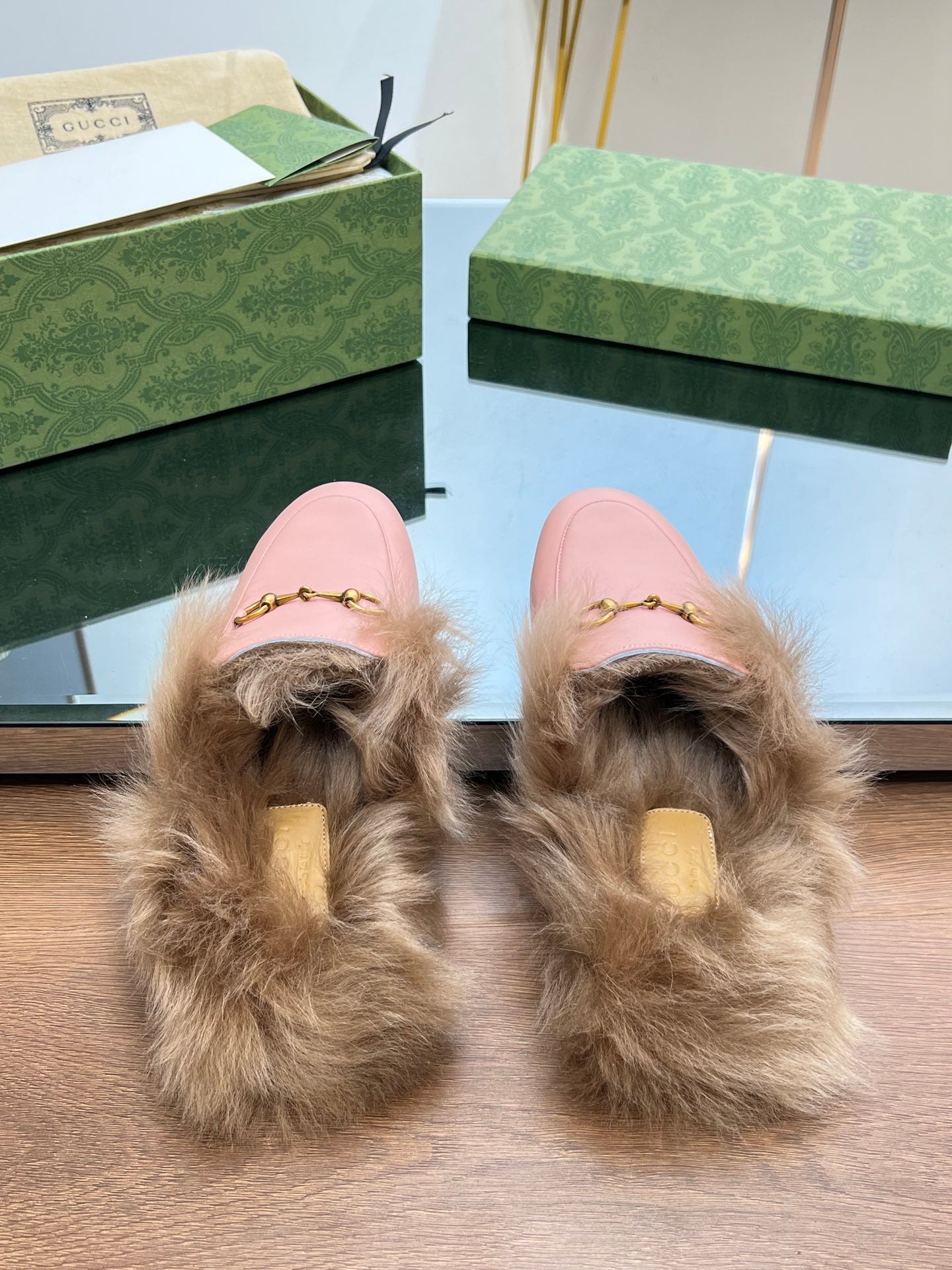 GUCCI HORSEBIT MULE IN LIGHT PINK CALFSKIN AND LAMB WOOL LINING