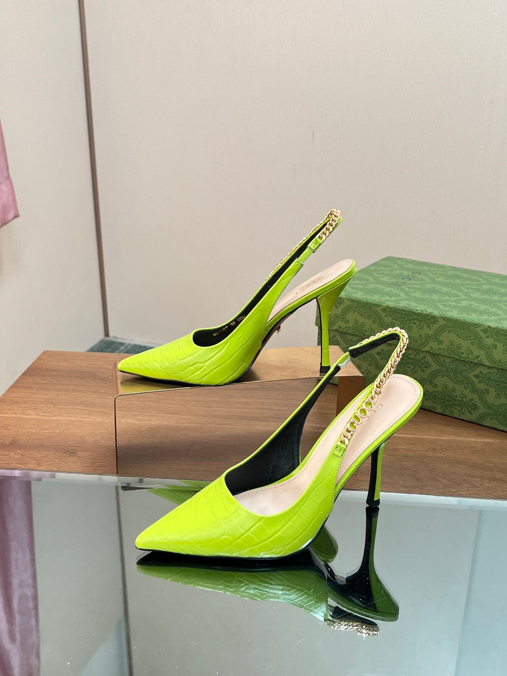 GUCCI SIGNORIA SLINGBACK PUMP CHARTREUSE CALFSKIN